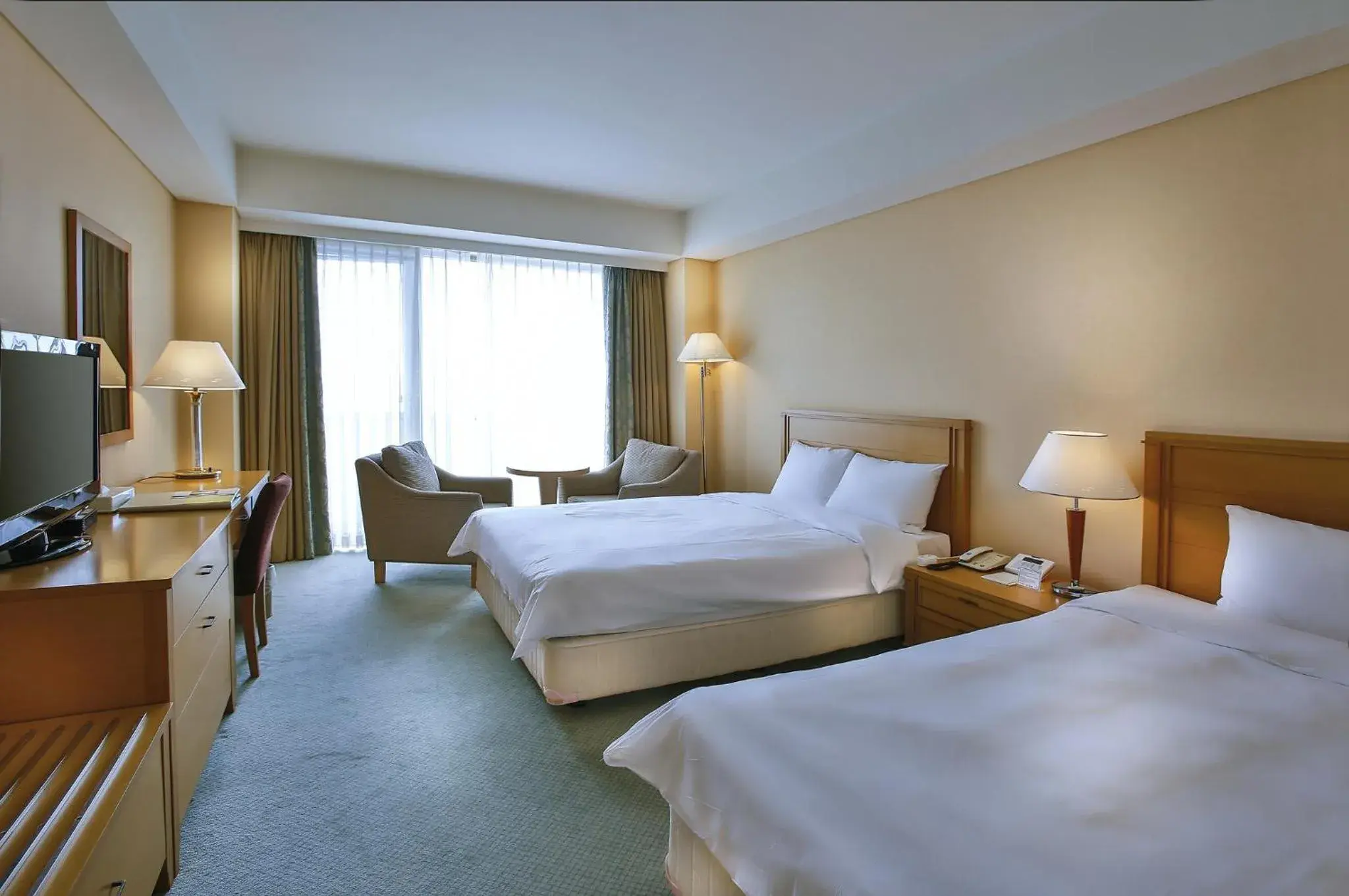 Deluxe Twin Room with Mountain View in Hotel Hyundai by Lahan Mokpo Deluxe Twin Room with Mountain View in Hotel Hyundai by Lahan Mokpo