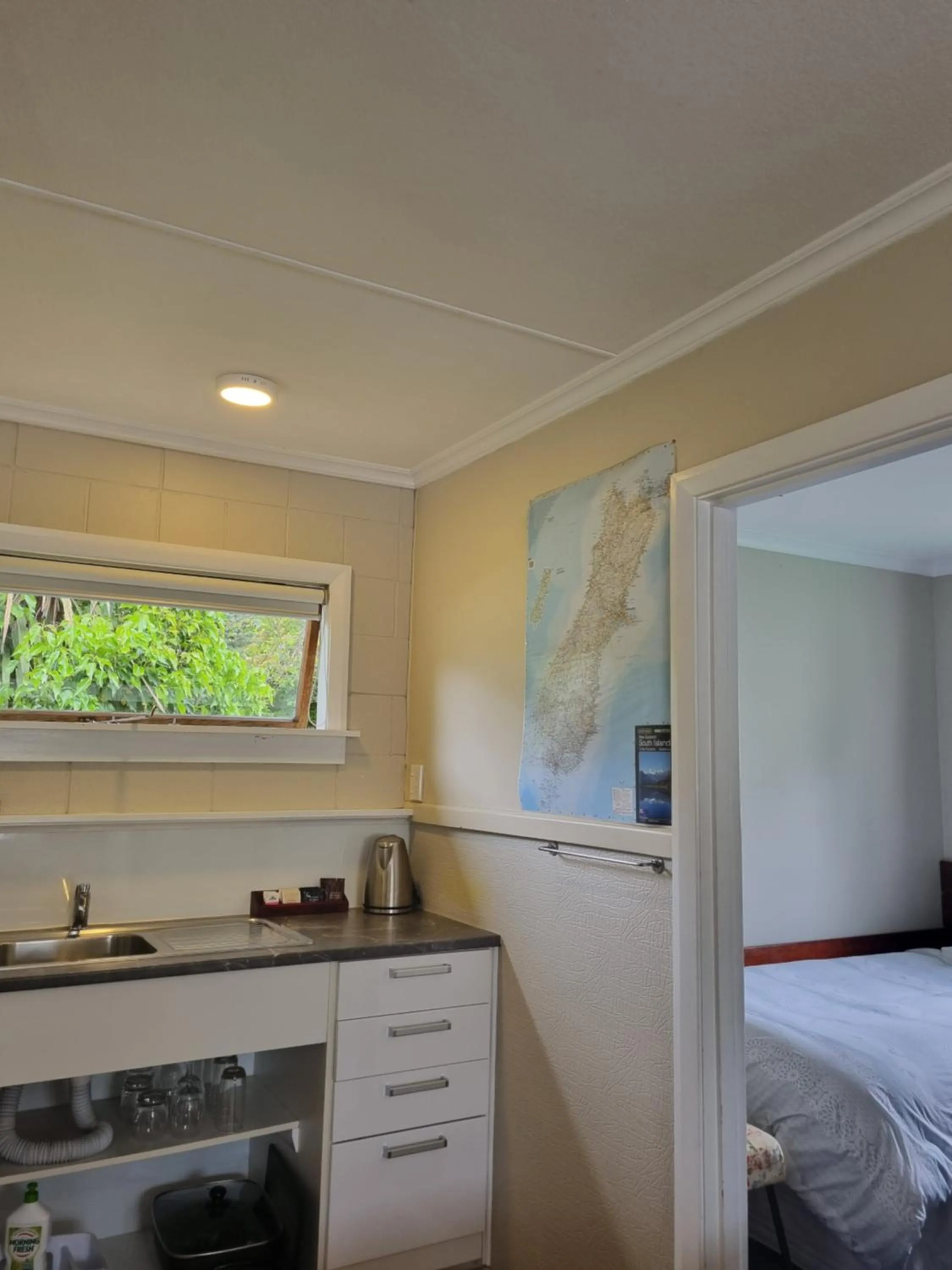 Kitchen or kitchenette in Burkes Pass Country Motels