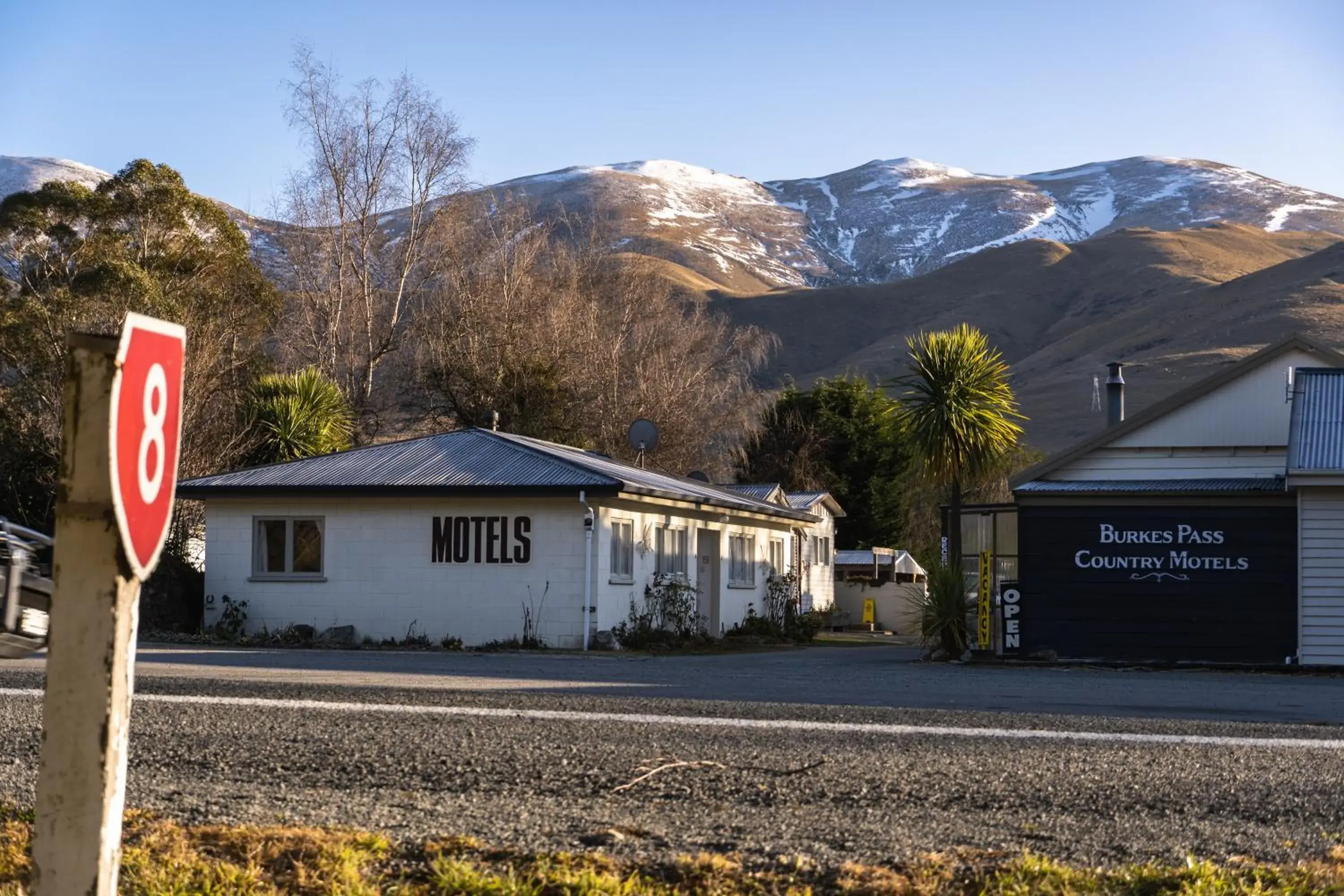 Property building in Burkes Pass Country Motels Property building in Burkes Pass Country Motels