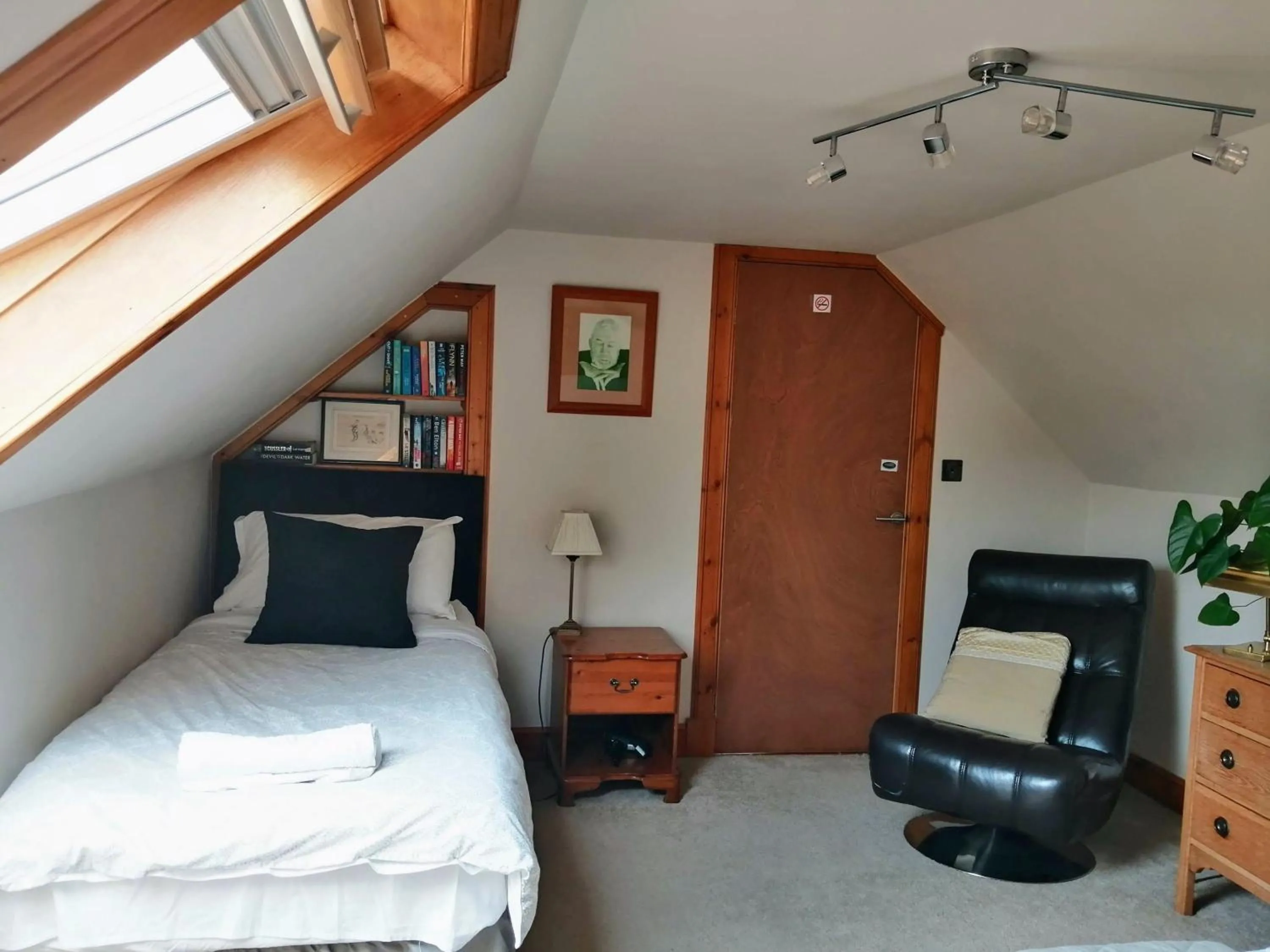 Bedroom, Bed in Nest Holiday Home Central Callander, Trossachs Self-catering