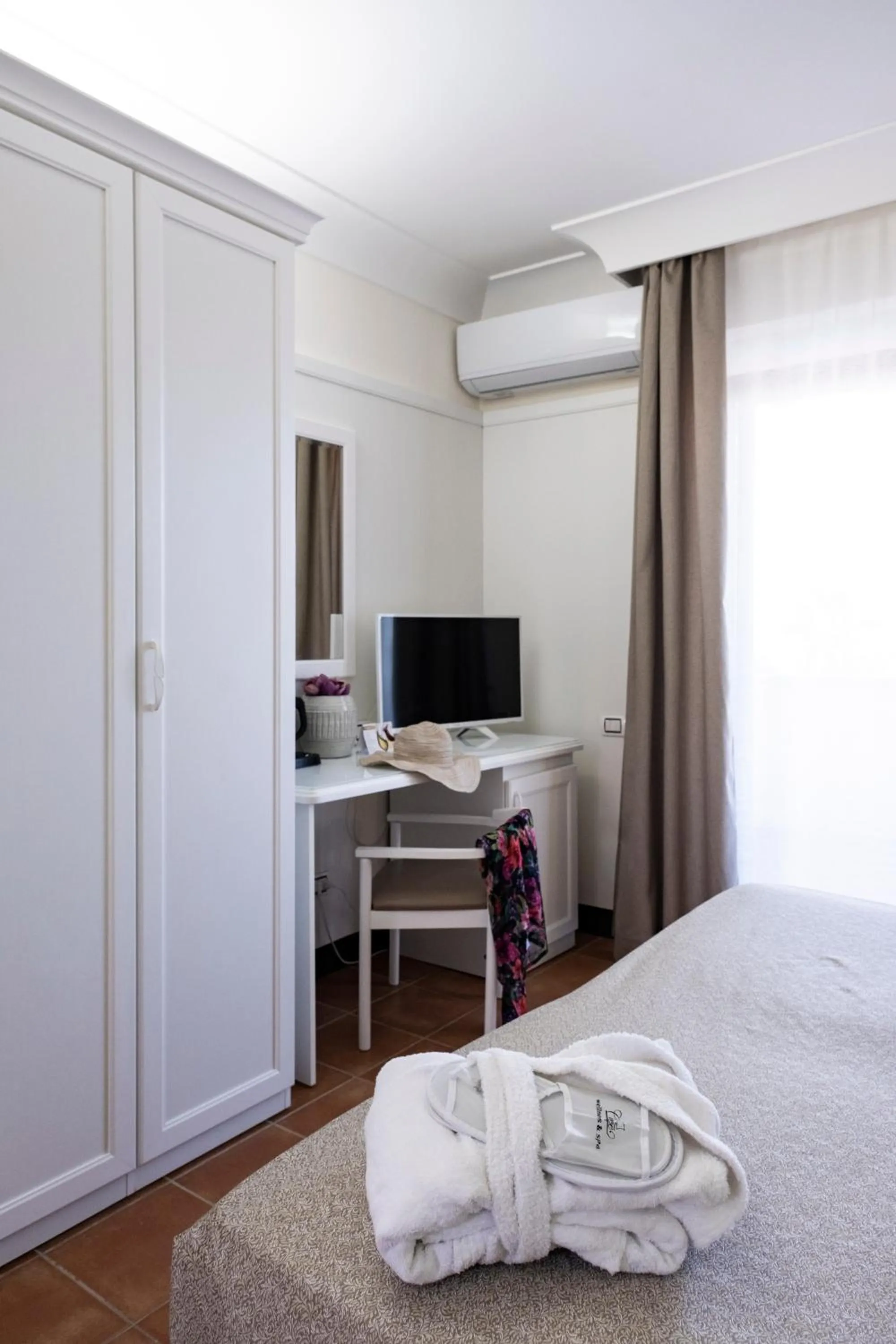 TV and multimedia, Bed in Baia Di Ulisse Wellness & Spa