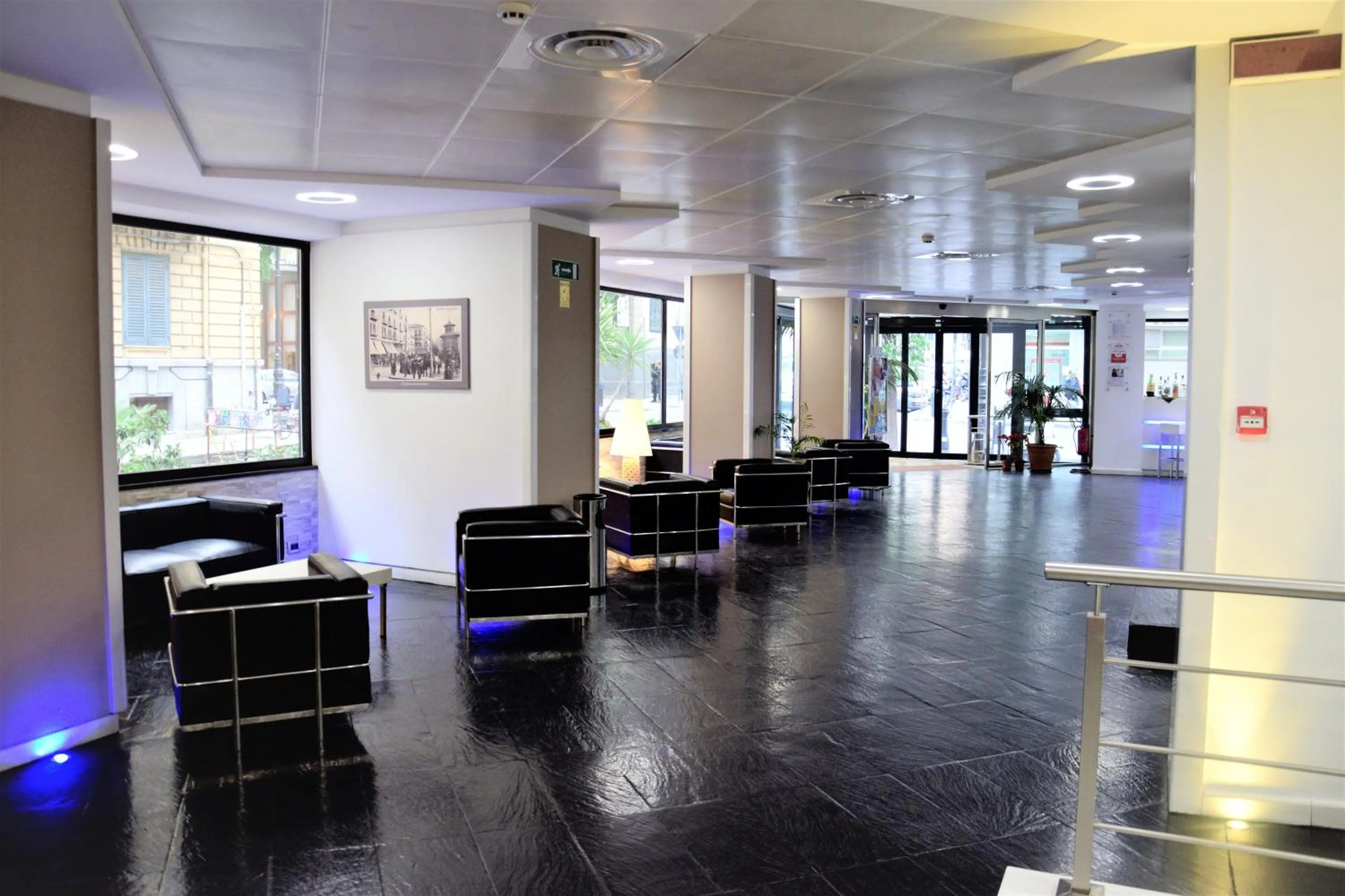 Lobby or reception in Ibis Styles Palermo Cristal