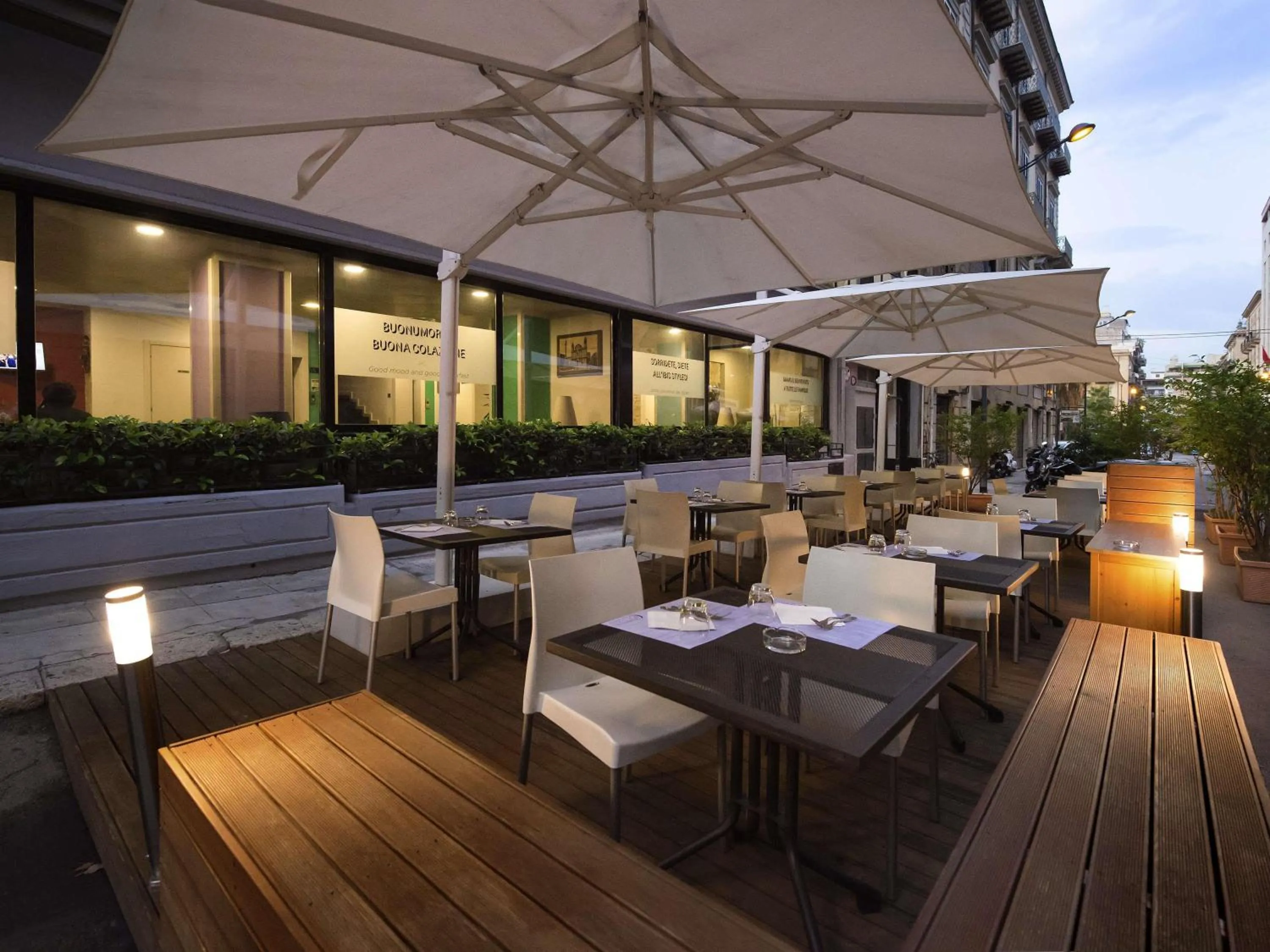 Lounge or bar in Ibis Styles Palermo Cristal