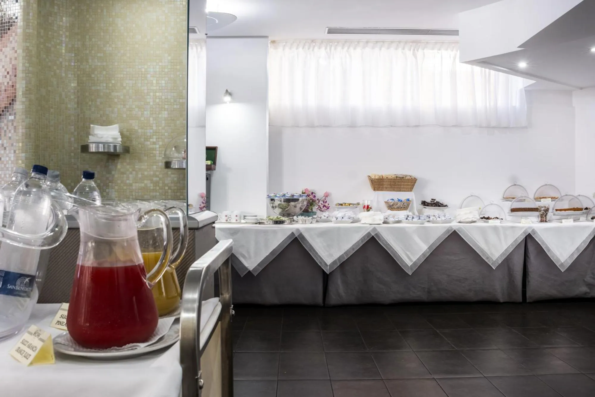 Restaurant/places to eat in Hotel Kore