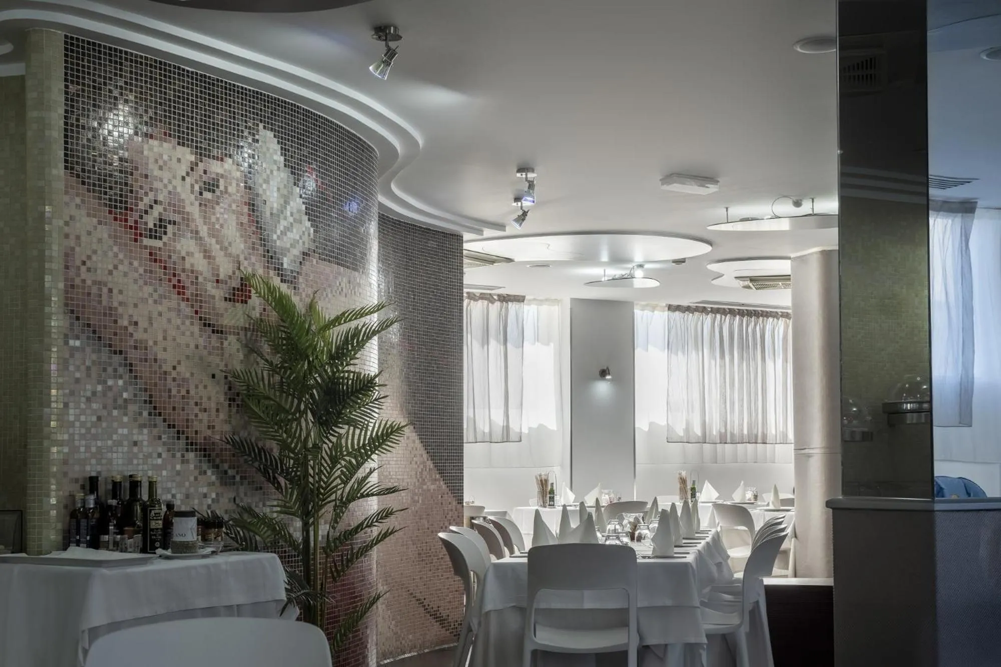 Restaurant/places to eat in Hotel Kore