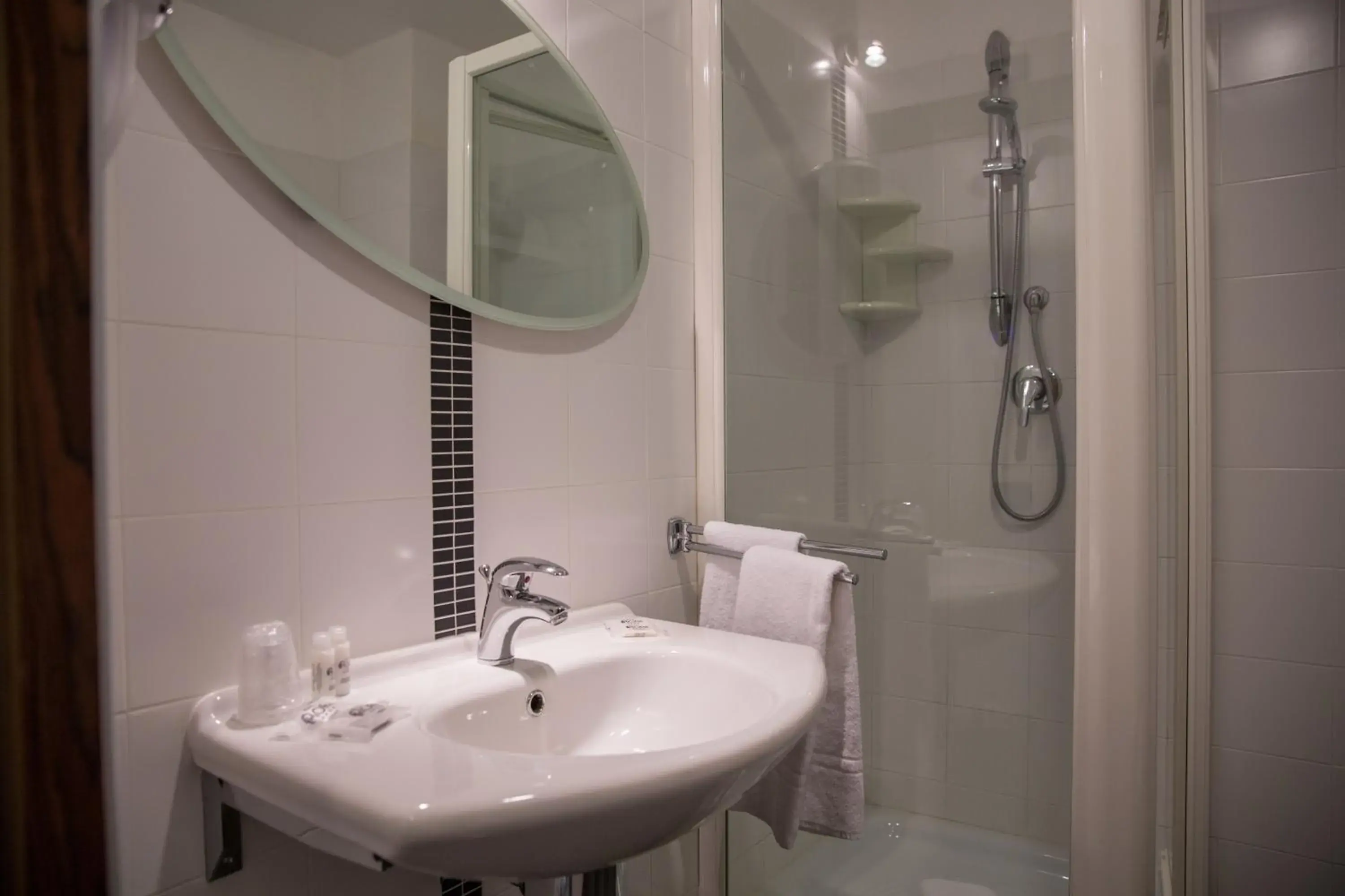 Shower, Bathroom in Hotel Kore