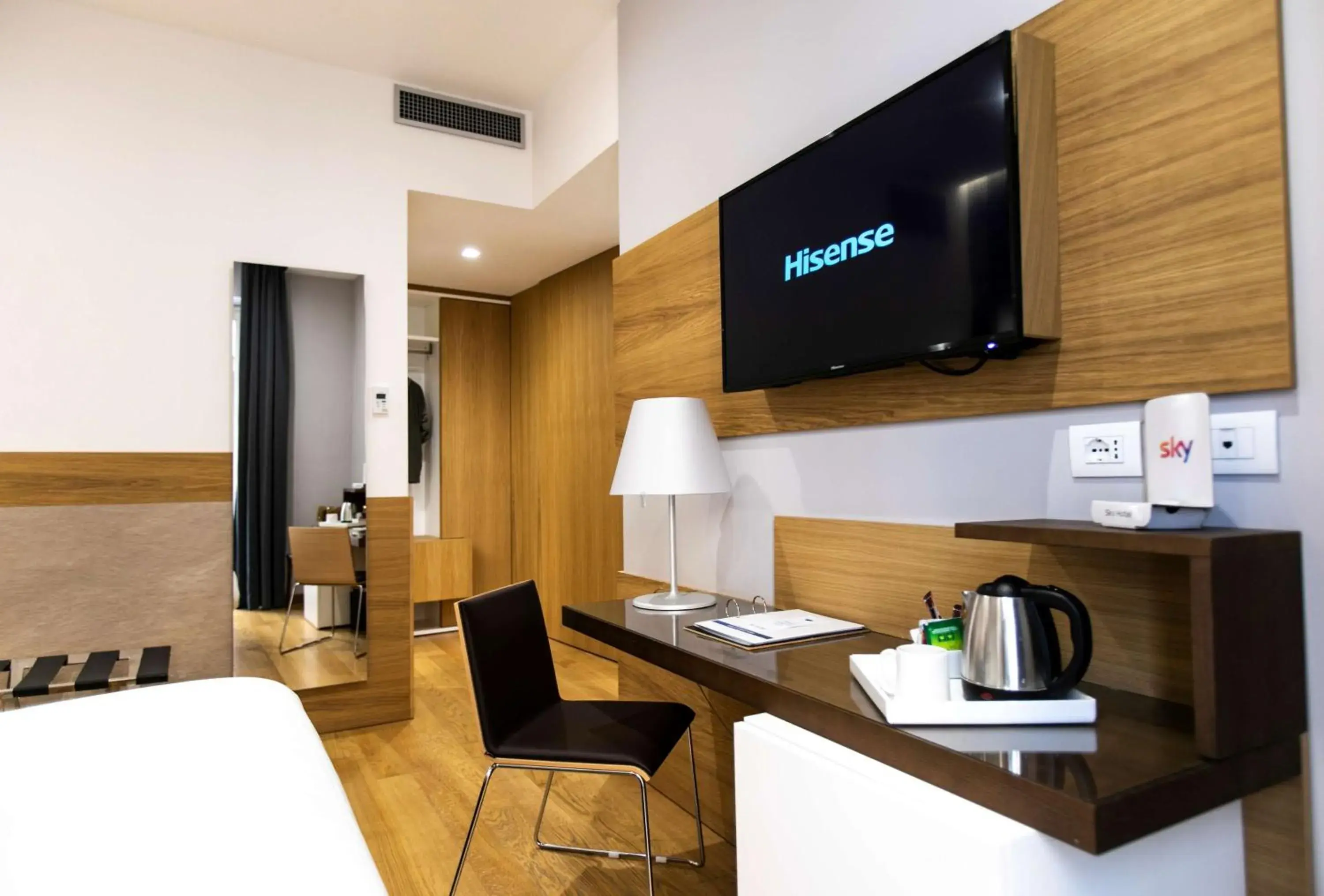 Photo of the whole room in Best Western Ai Cavalieri Hotel Photo of the whole room in Best Western Ai Cavalieri Hotel