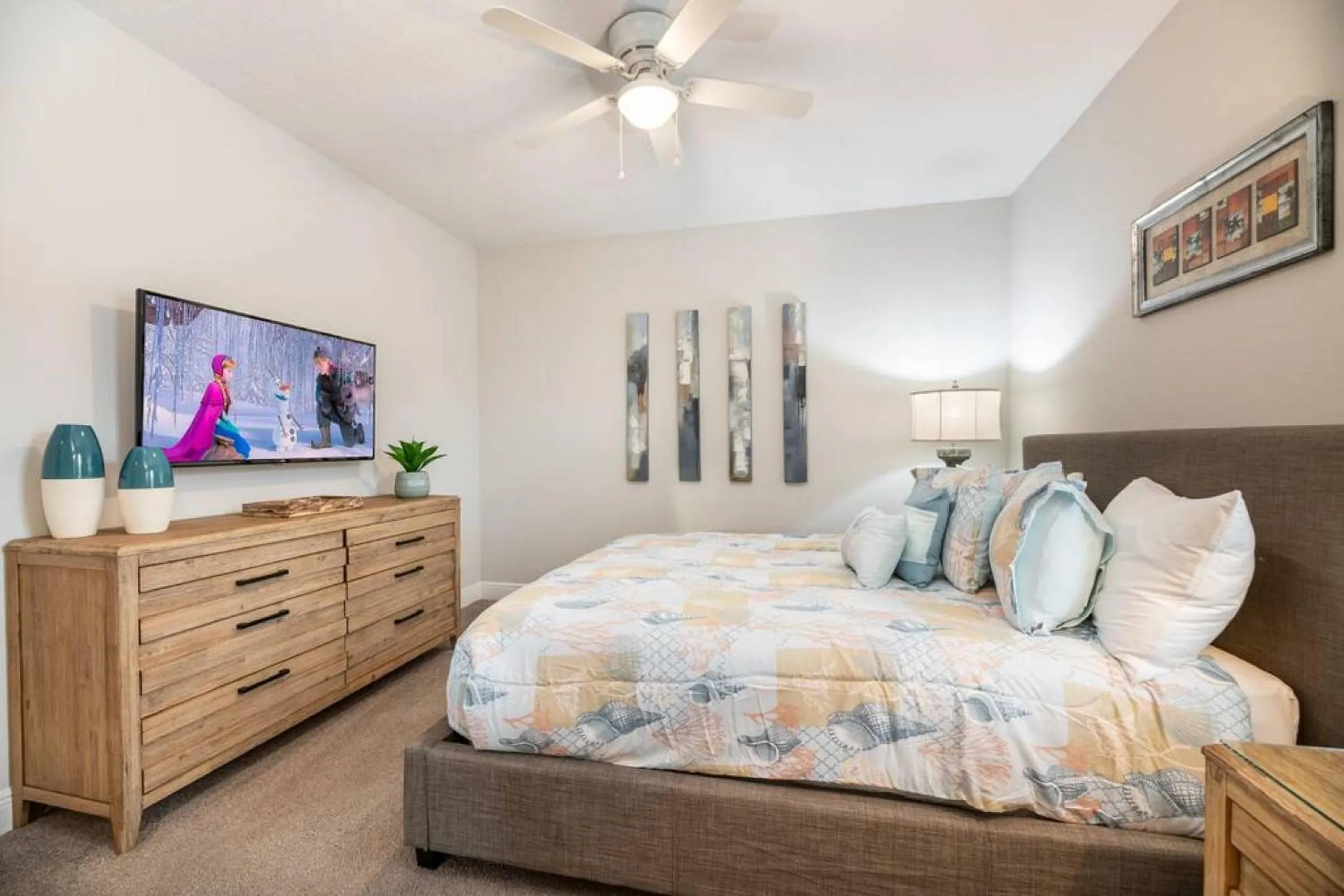 Bed in Inactive Spacious 8 BDR Family Home with Arcades and Free Pool Heat