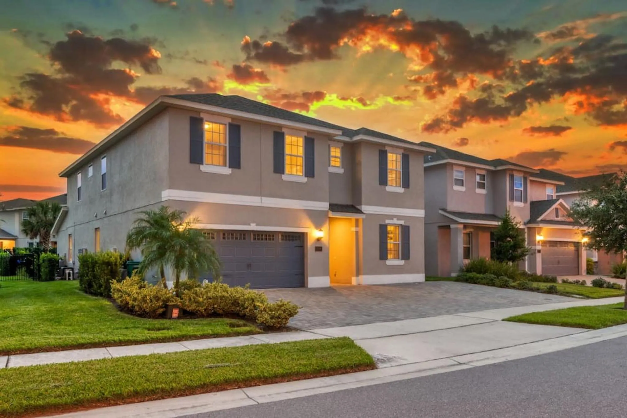 Property building in Inactive Spacious 8 BDR Family Home with Arcades and Free Pool Heat