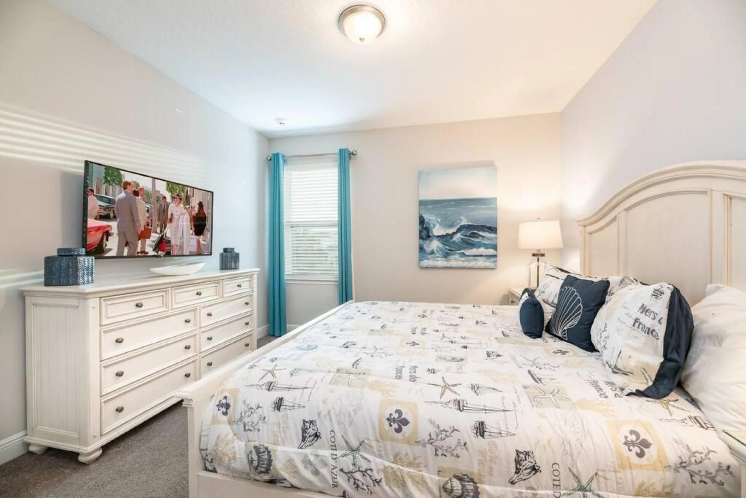 Bed in Inactive Spacious 8 BDR Family Home with Arcades and Free Pool Heat