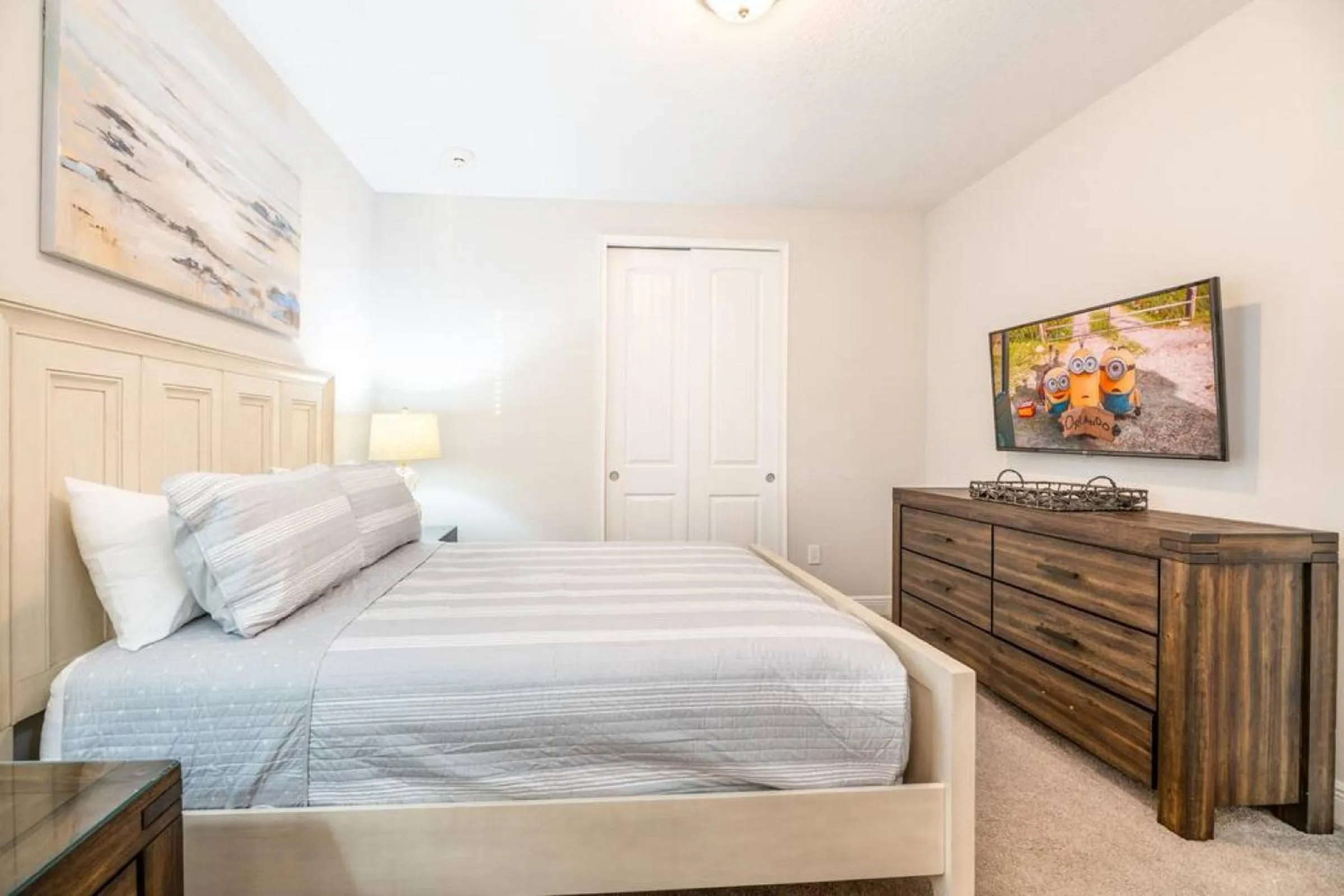 Bed in Inactive Spacious 8 BDR Family Home with Arcades and Free Pool Heat