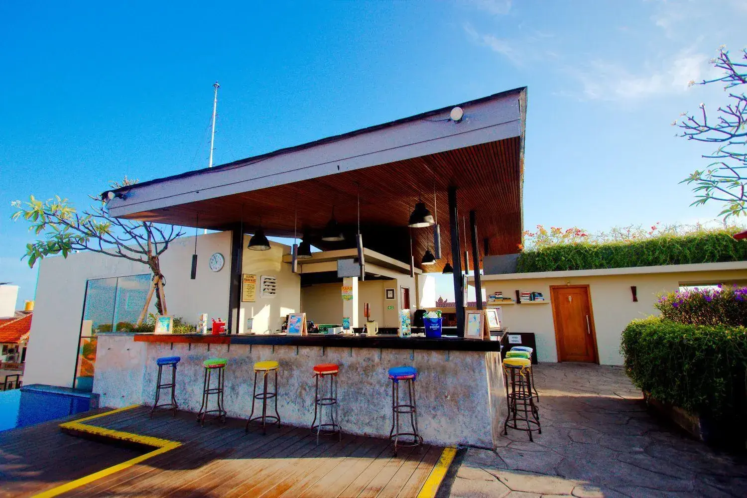 Lounge or bar in Swiss-Belinn Legian Lounge or bar in Swiss-Belinn Legian