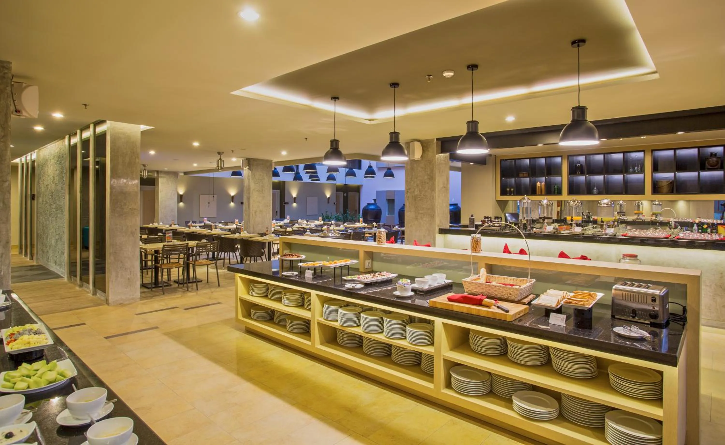 Restaurant/places to eat in Sevn Legian