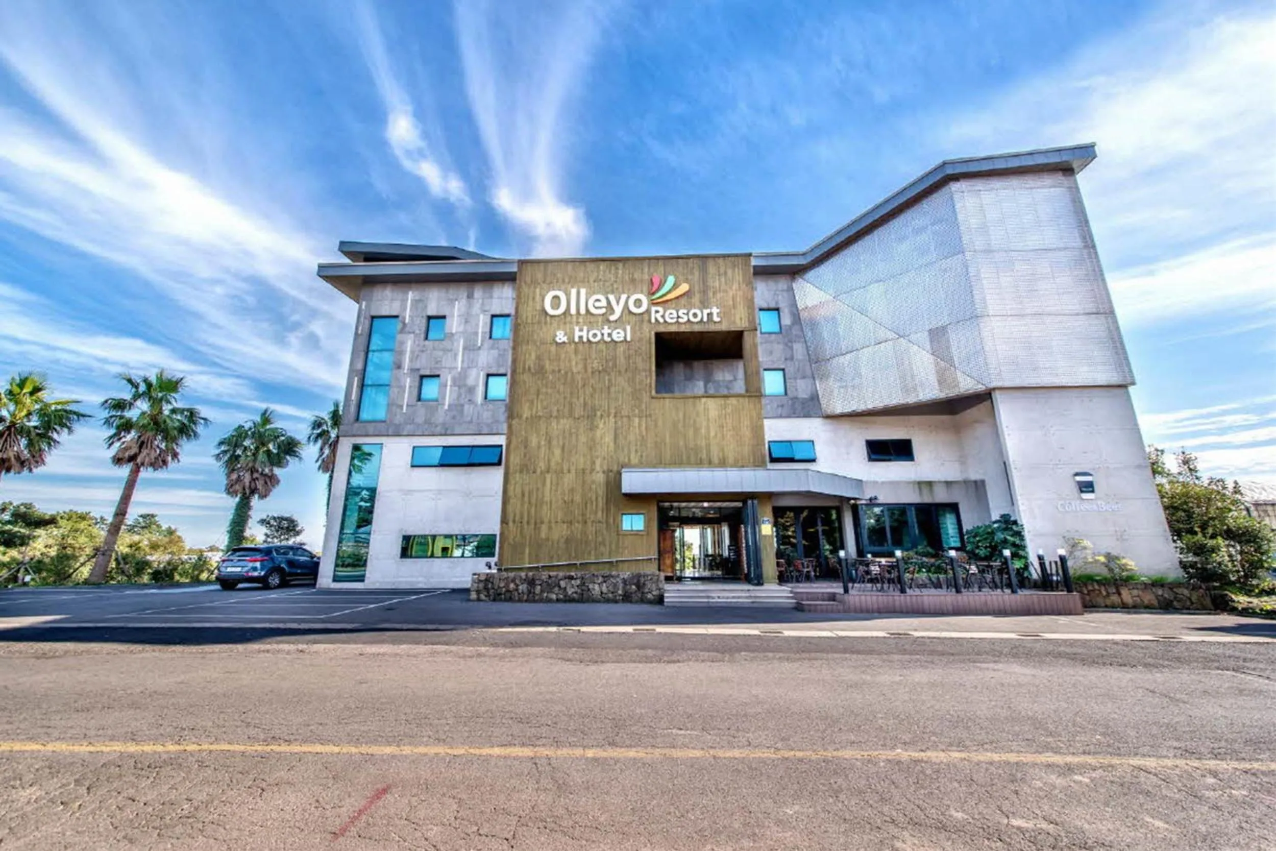 Facade/entrance in Olleyo Resort