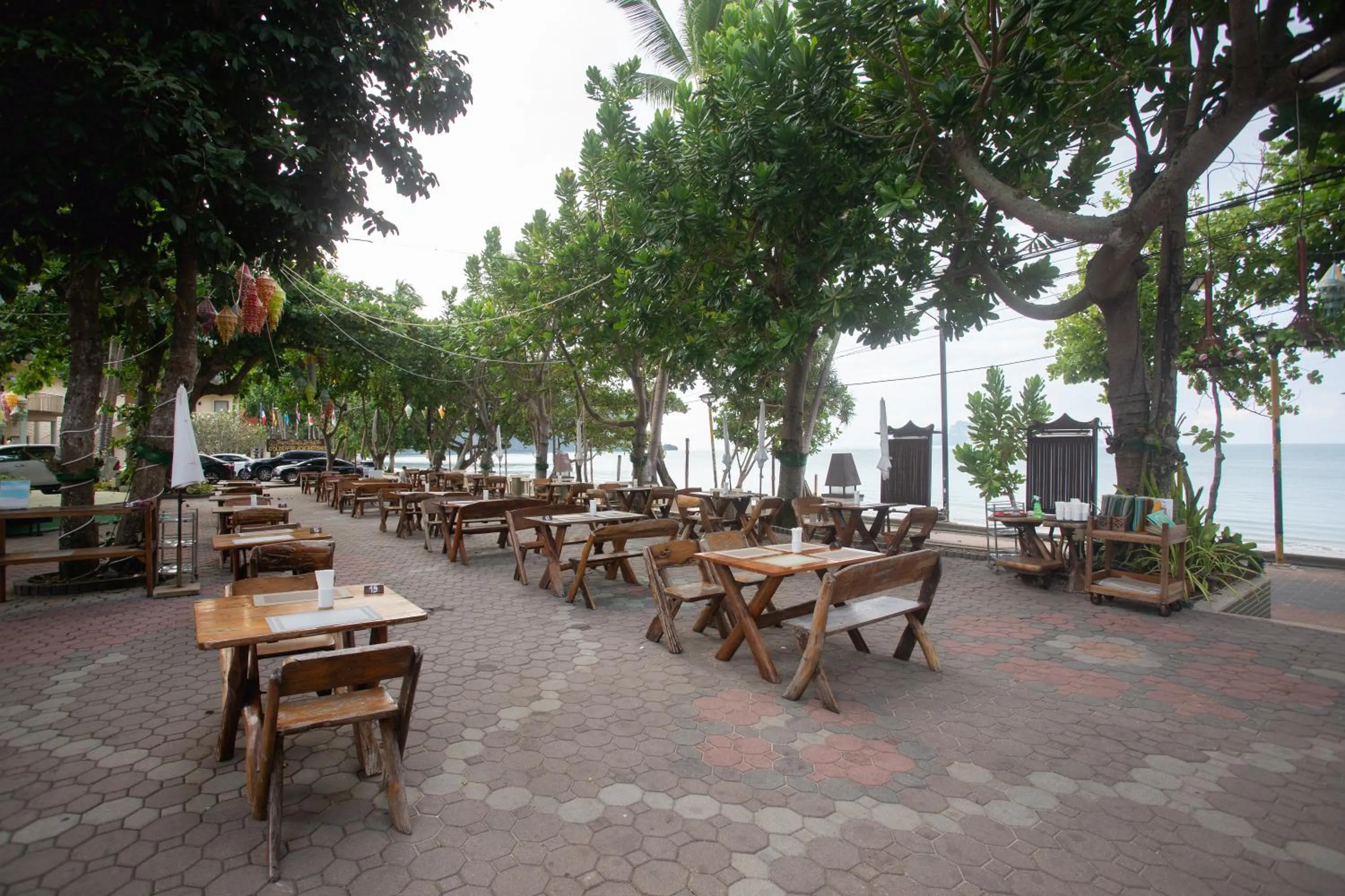 Restaurant/places to eat in Golden Beach Resort