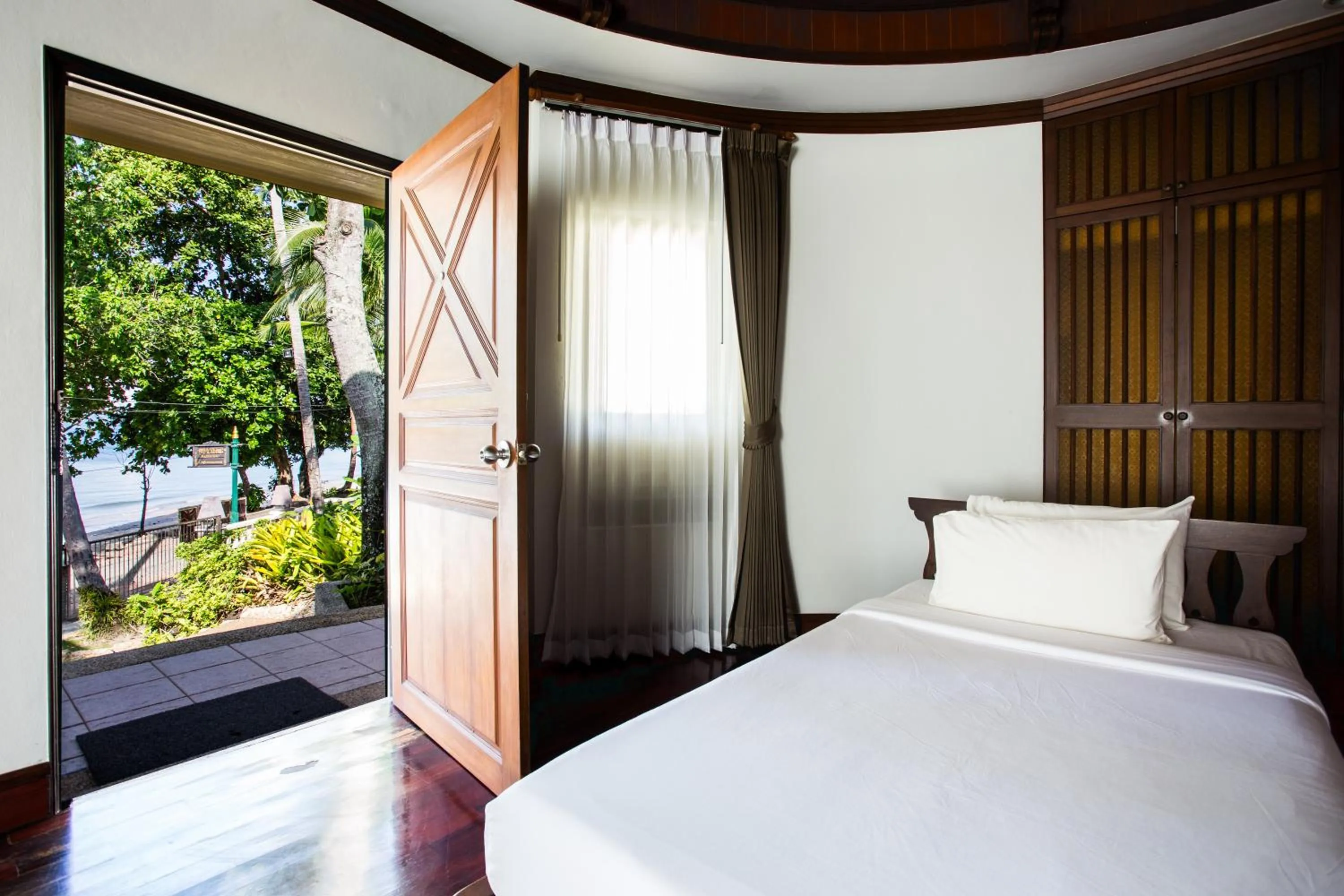 Bedroom, Bed in Golden Beach Resort