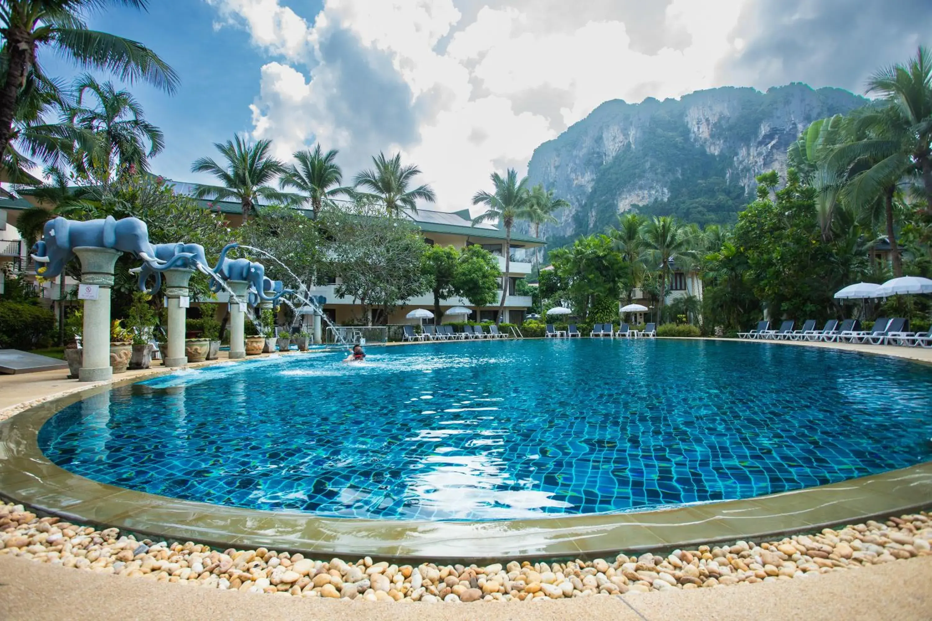 Swimming pool in Golden Beach Resort Swimming pool in Golden Beach Resort