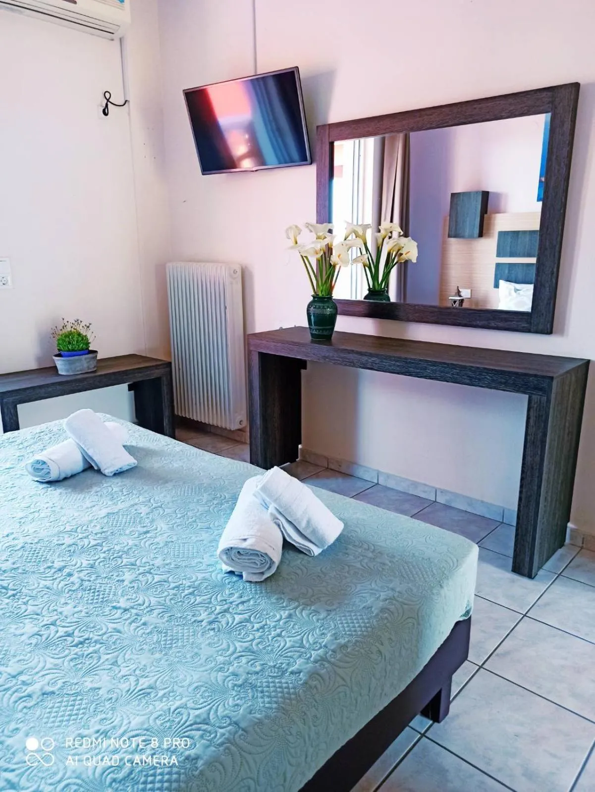 Bedroom, Bed in No Name Apartments
