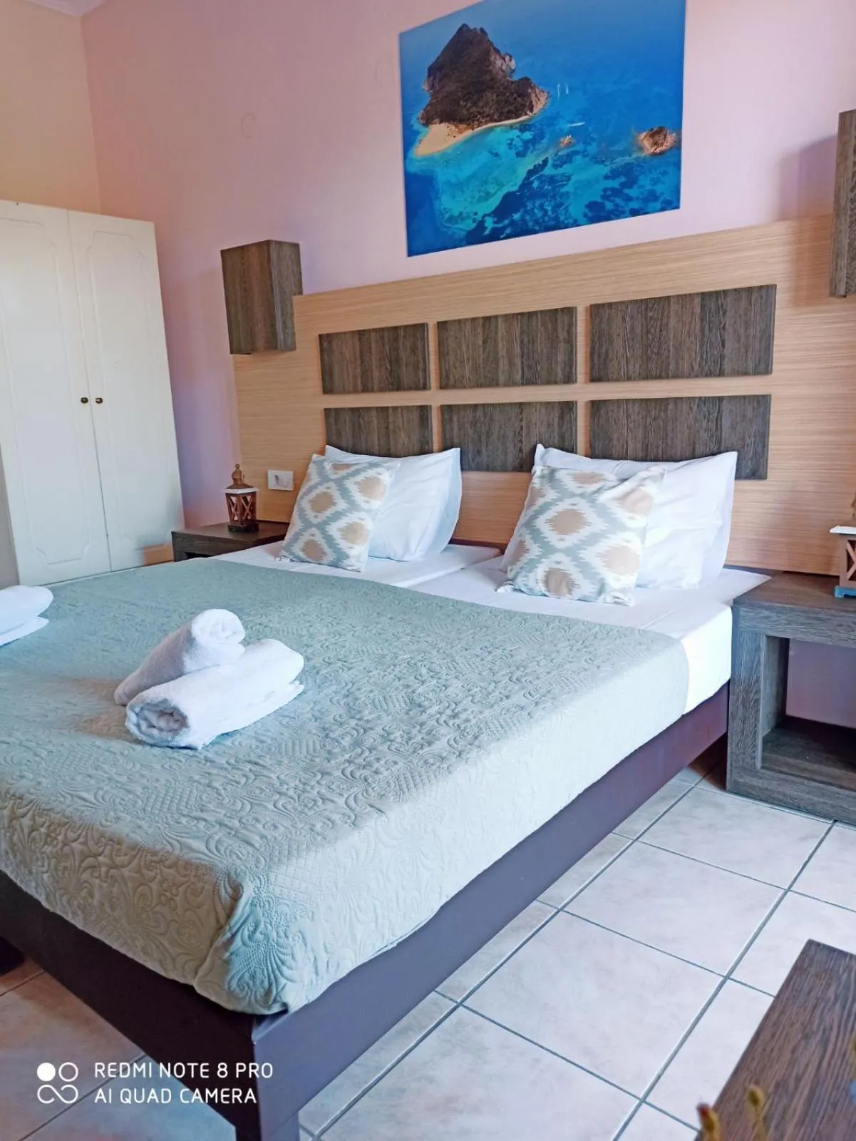 Bedroom, Bed in No Name Apartments