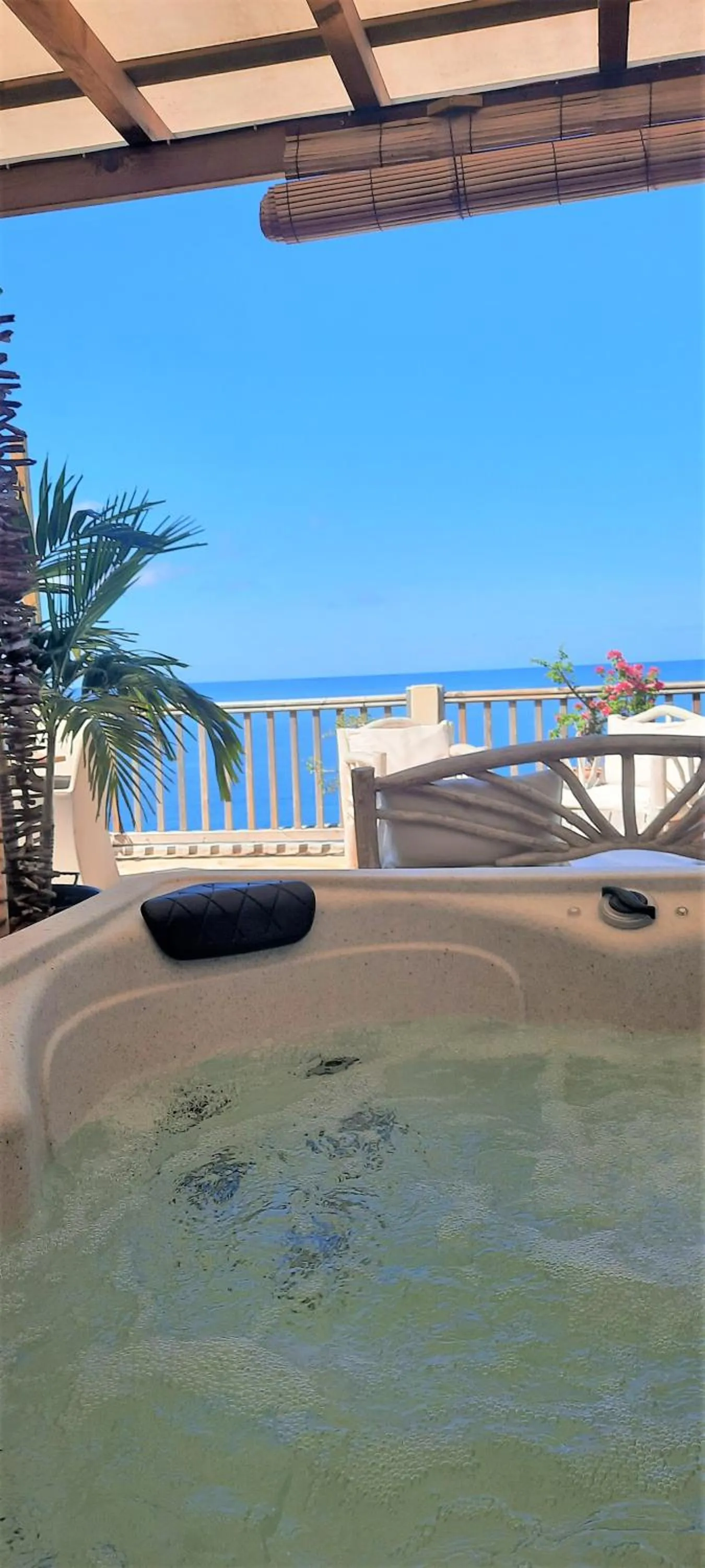 Hot Tub in CLEMARA EVASION