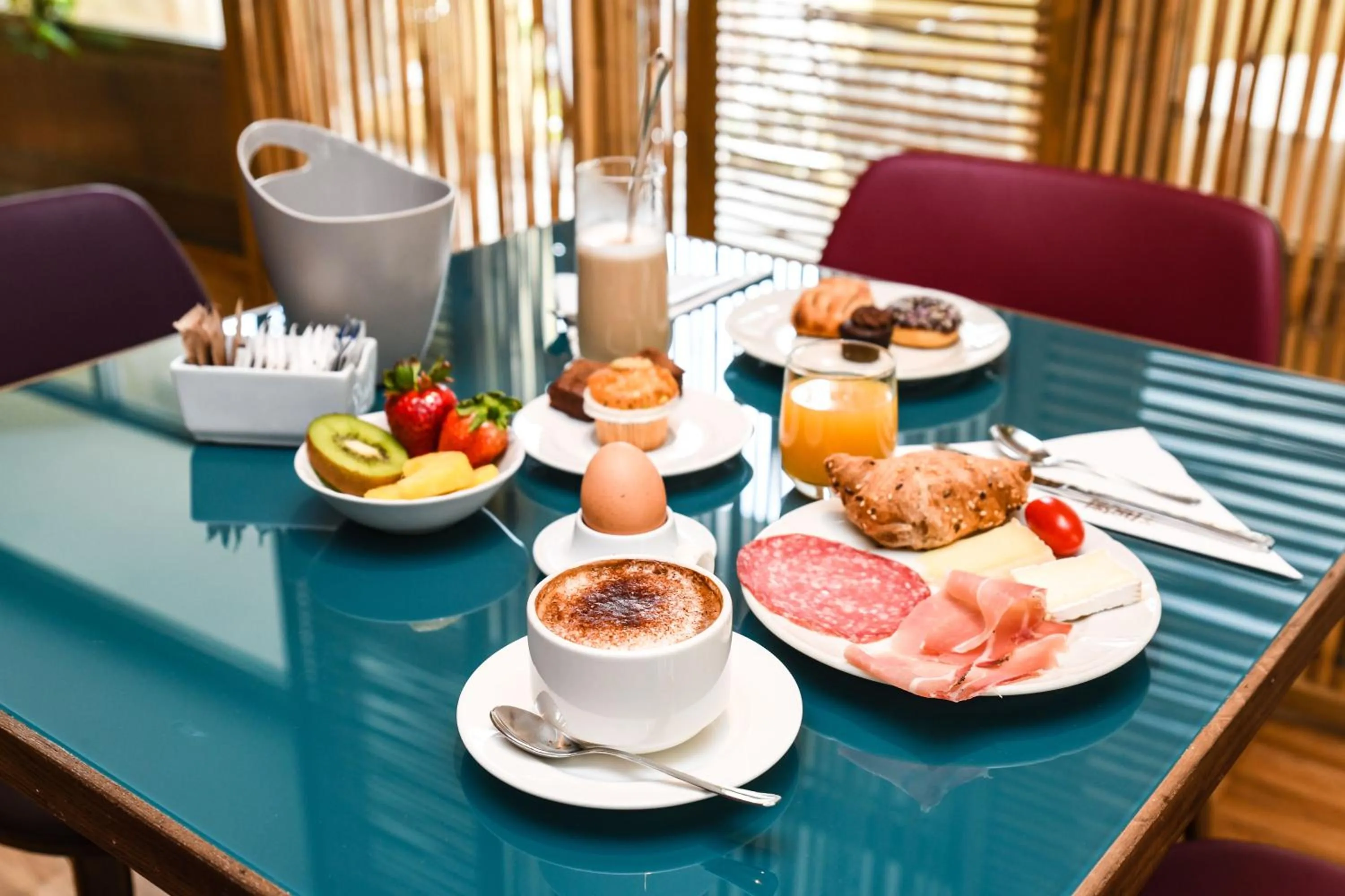 Food and drinks in Hotel City