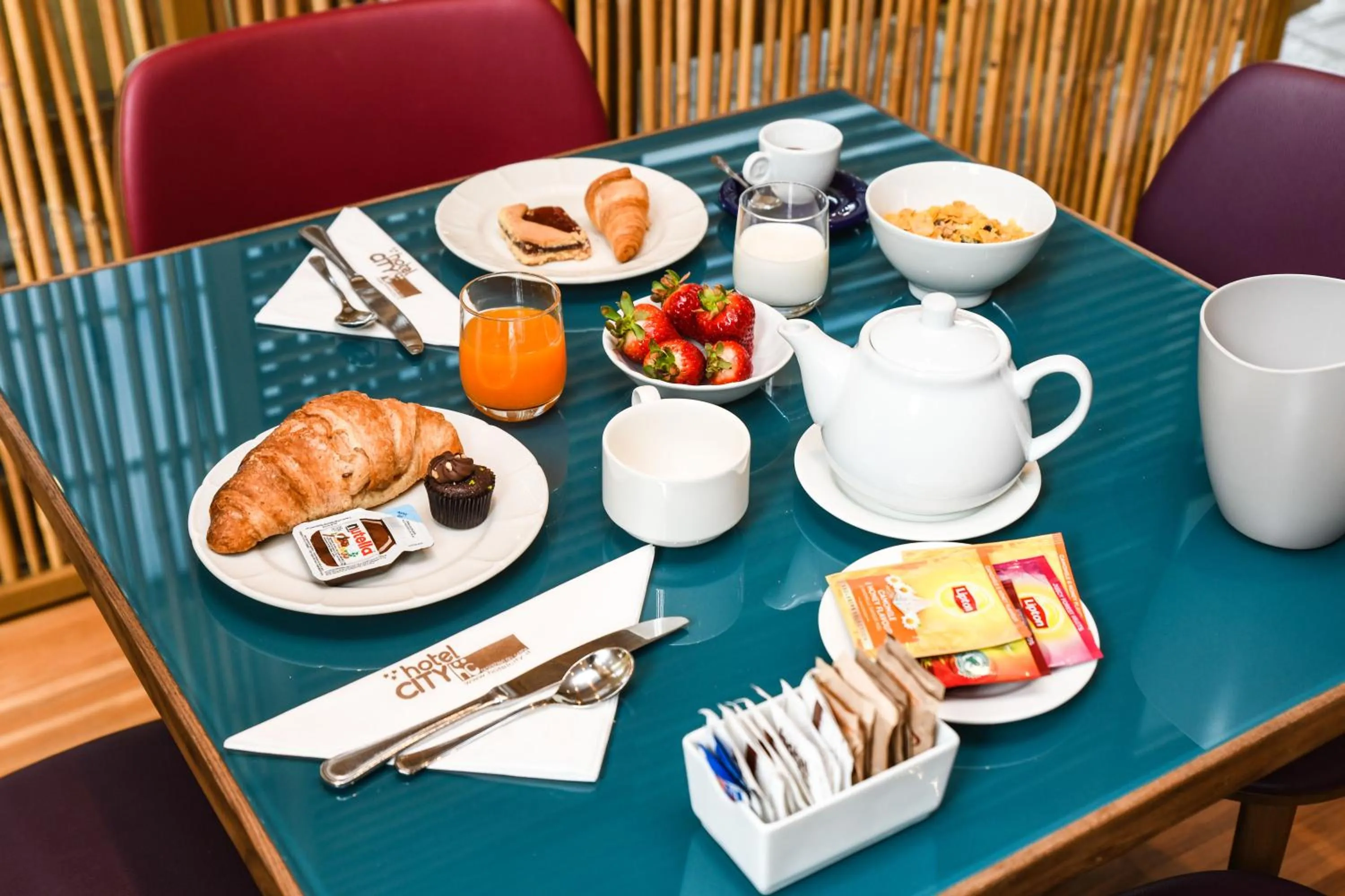 Food and drinks in Hotel City