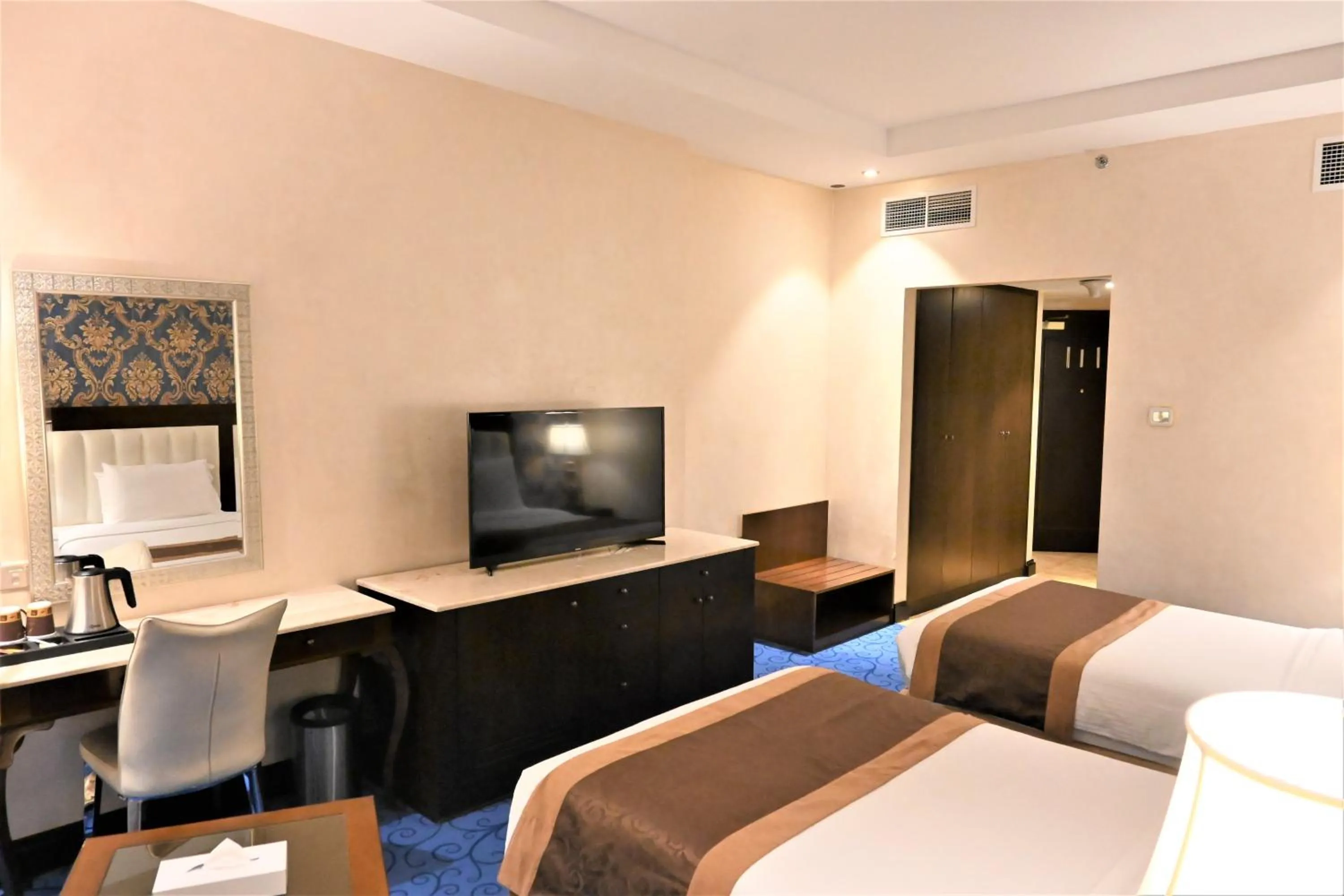 Bedroom, Bed in Crystal Plaza Al Majaz Hotel