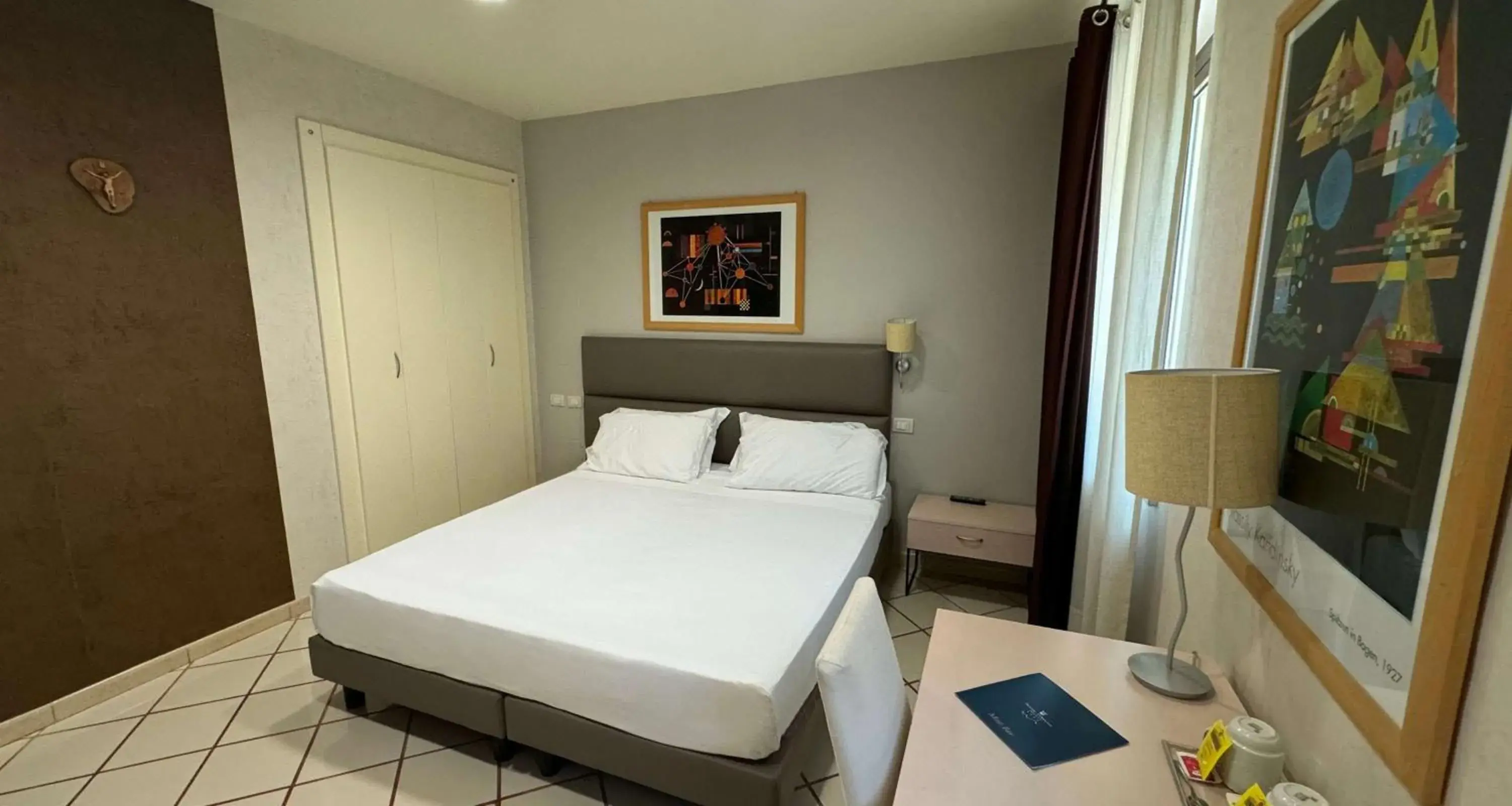 Bedroom, Bed in Hotel Principe d'Aragona, Sure Hotel Collection by BW Bedroom, Bed in Hotel Principe d'Aragona, Sure Hotel Collection by BW