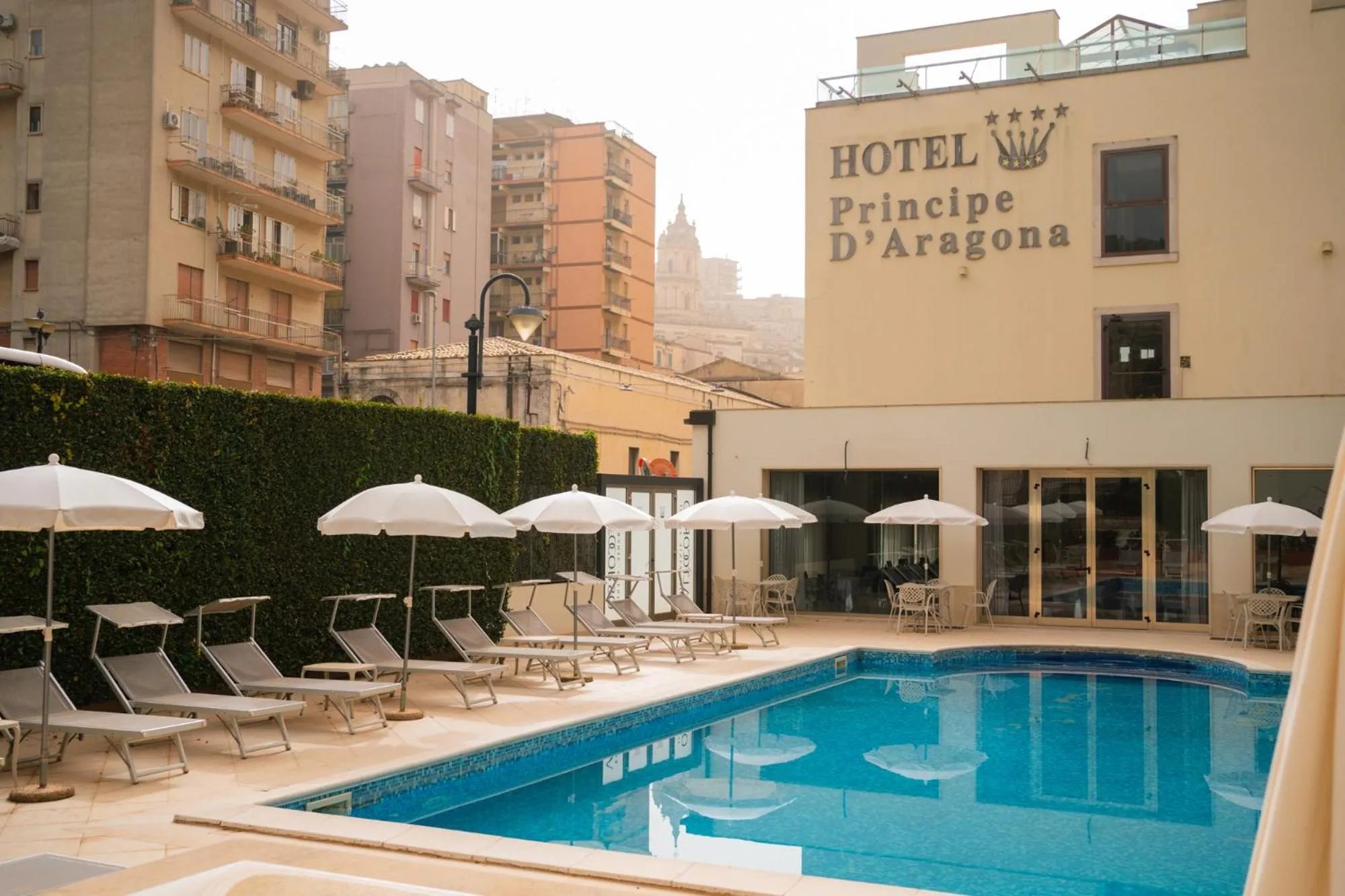 Swimming pool in Hotel Principe d'Aragona, Sure Hotel Collection by BW