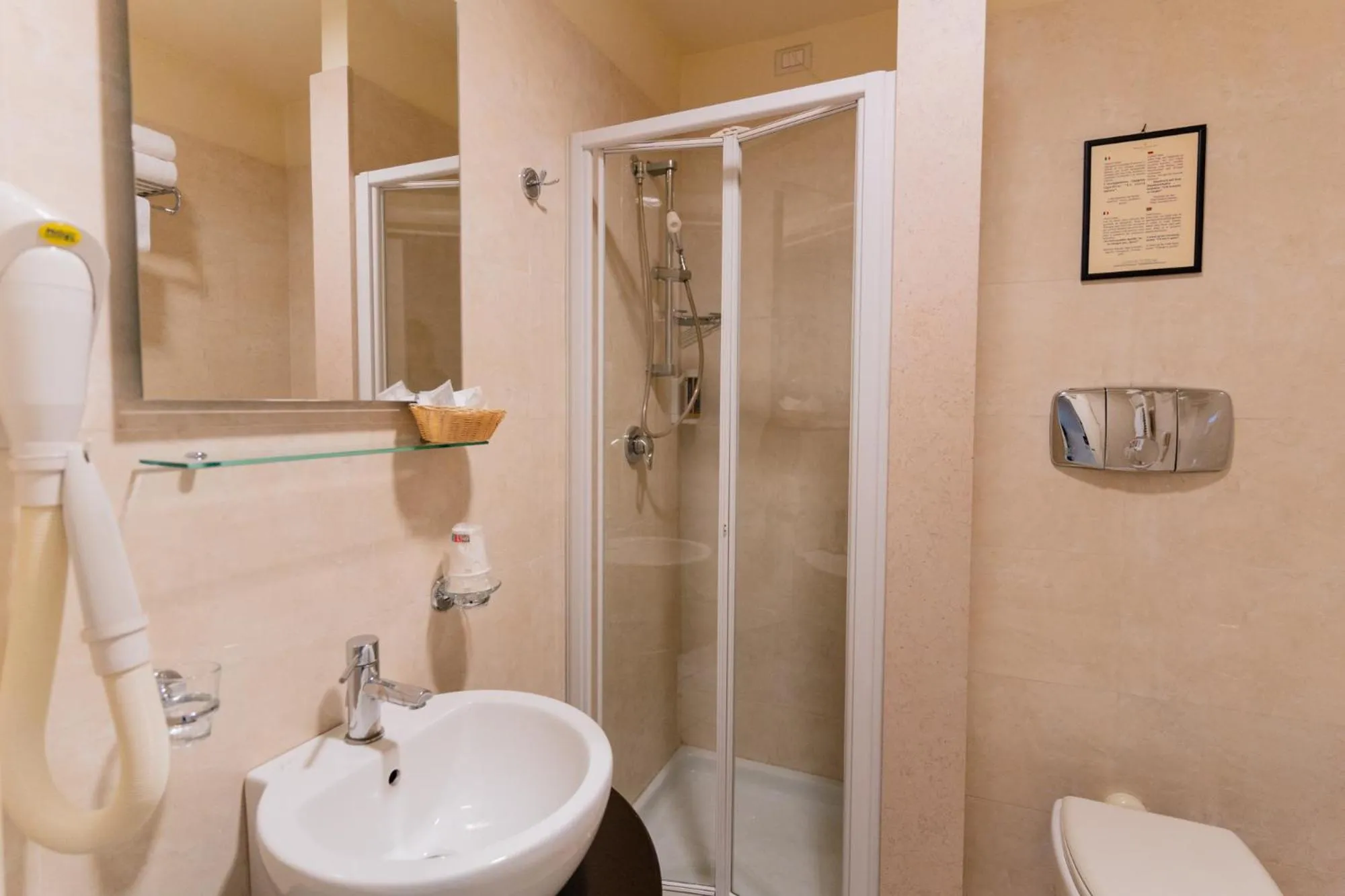 Shower in Hotel Principe d'Aragona, Sure Hotel Collection by BW