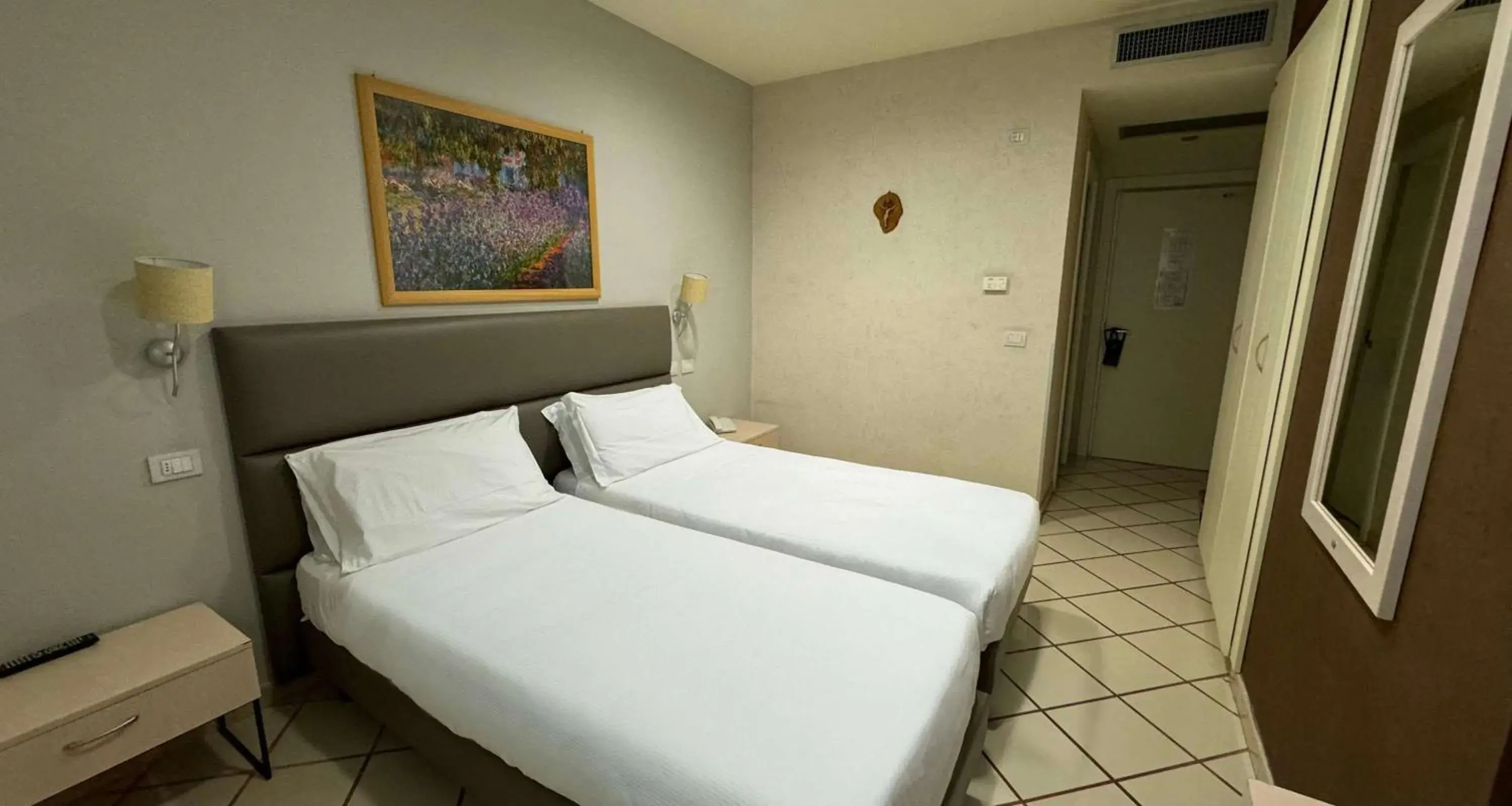 Bedroom, Bed in Hotel Principe d'Aragona, Sure Hotel Collection by BW Bedroom, Bed in Hotel Principe d'Aragona, Sure Hotel Collection by BW