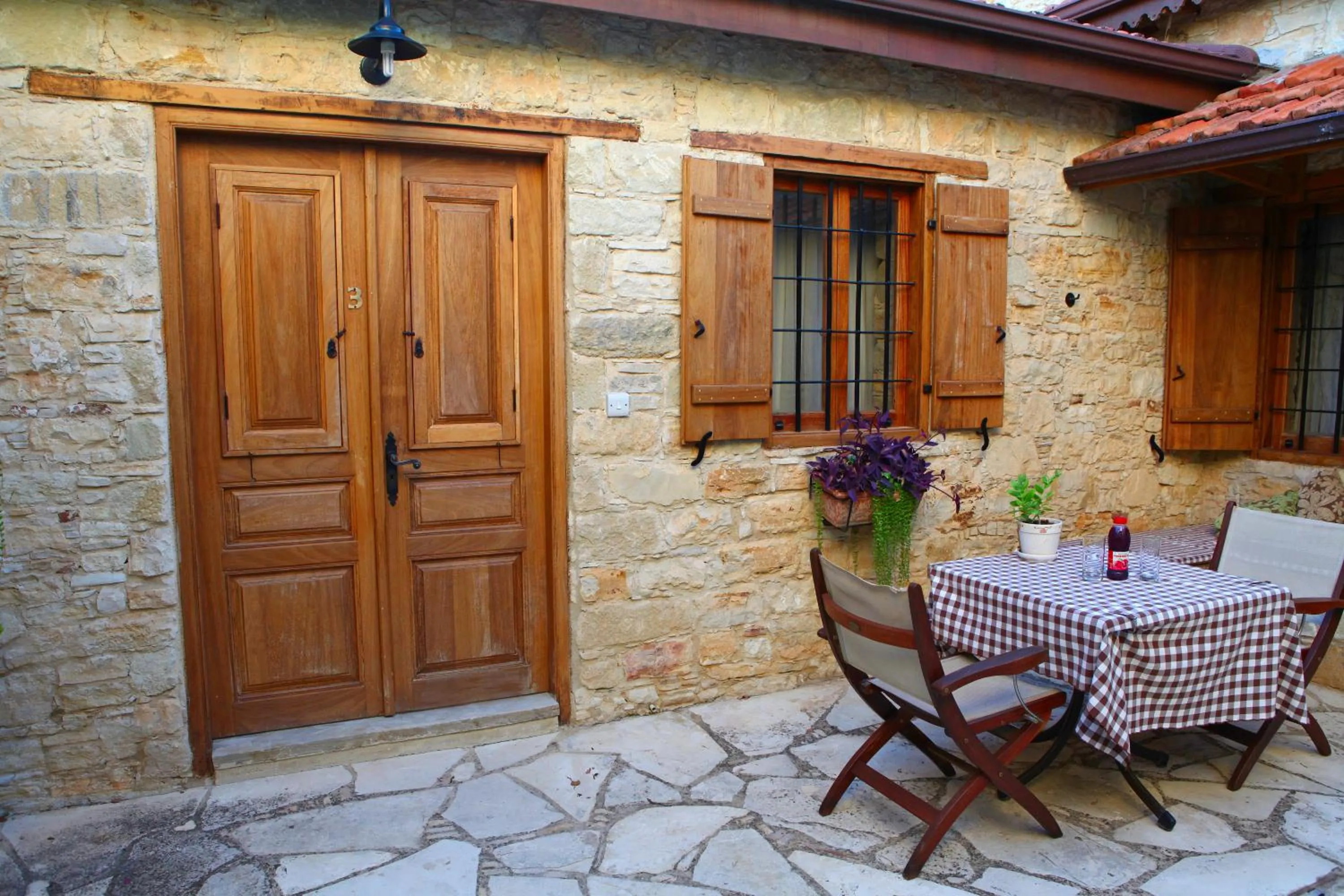 Property building in Agrovino Lofou