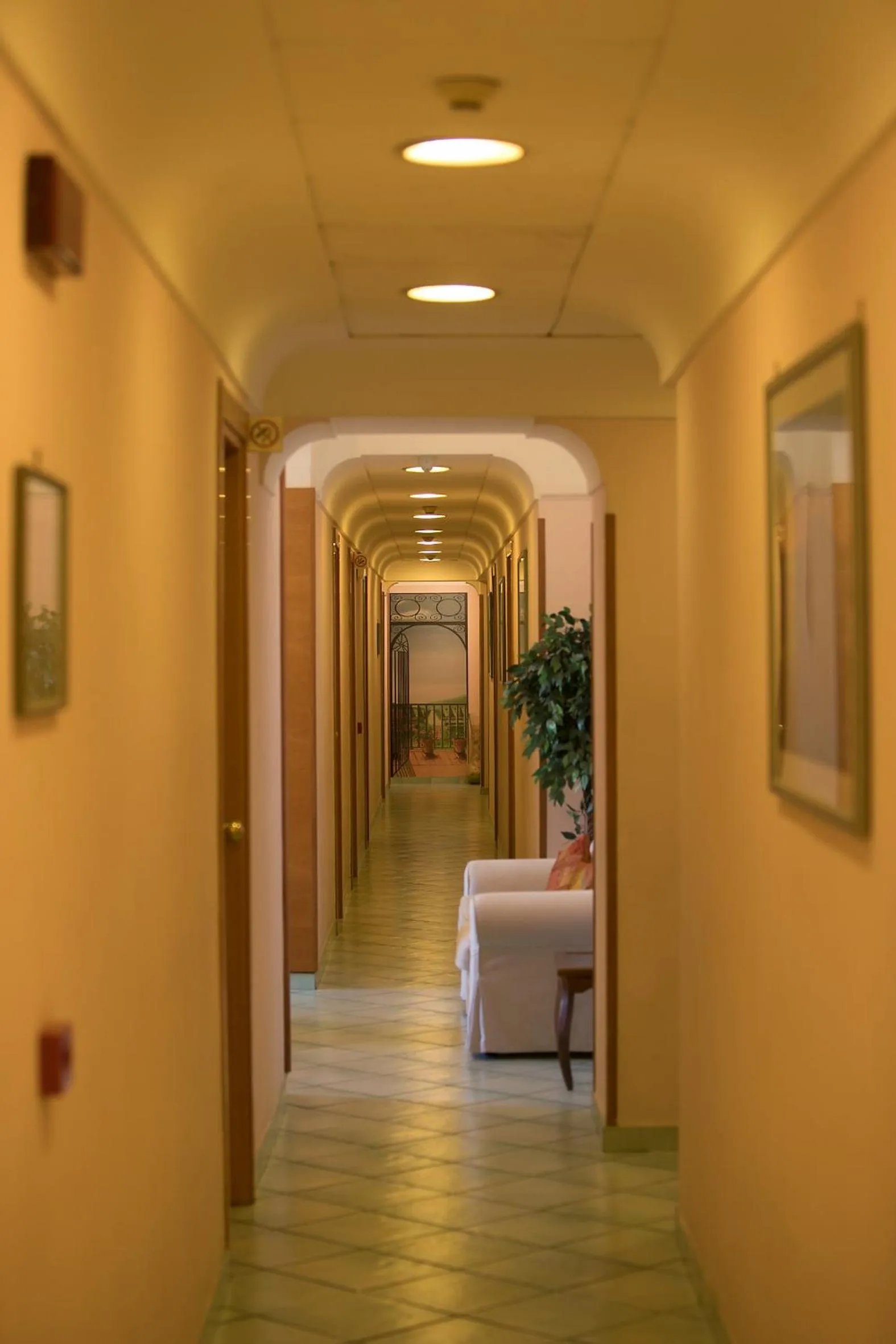 Communal lounge/ TV room, Bed in Hotel Potenza