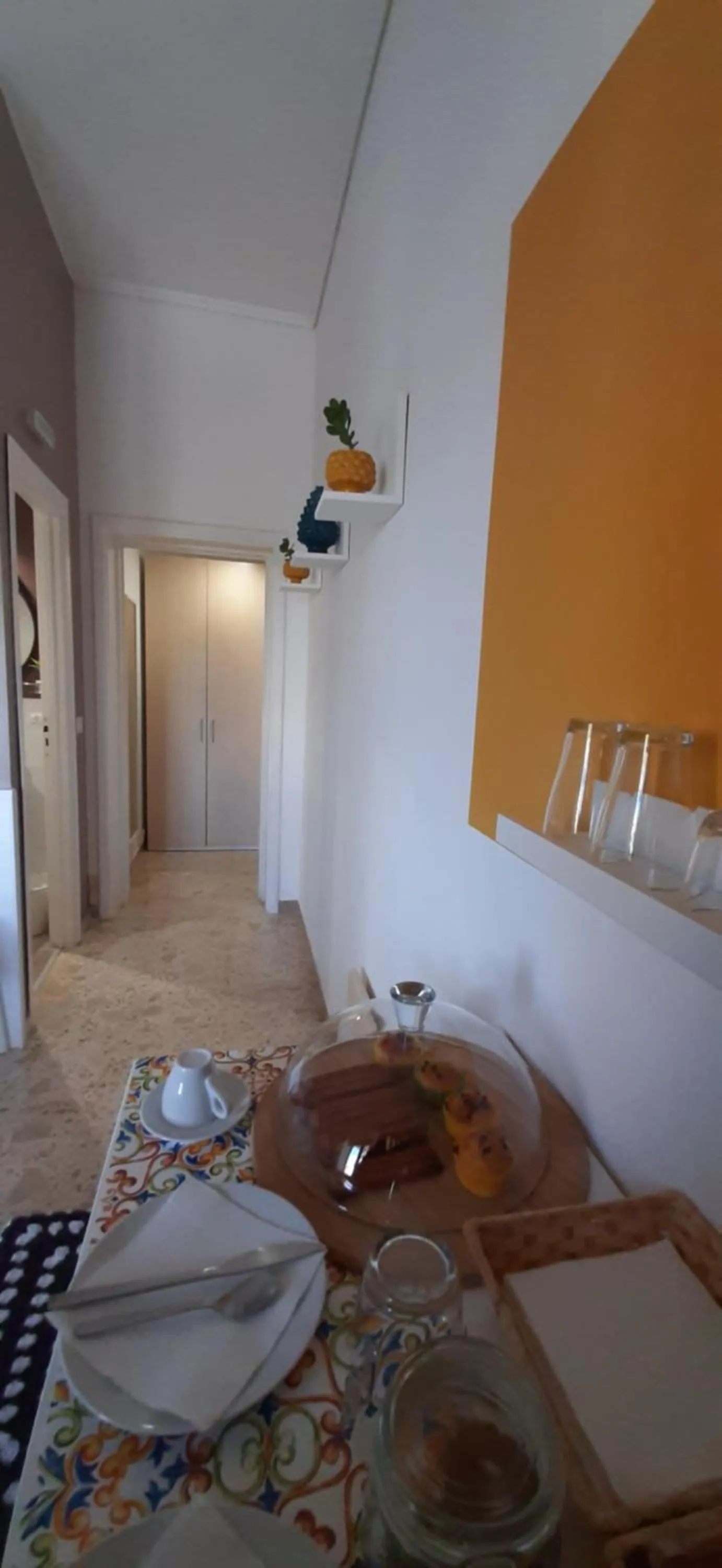 Decorative detail in Il Vaso di Creta