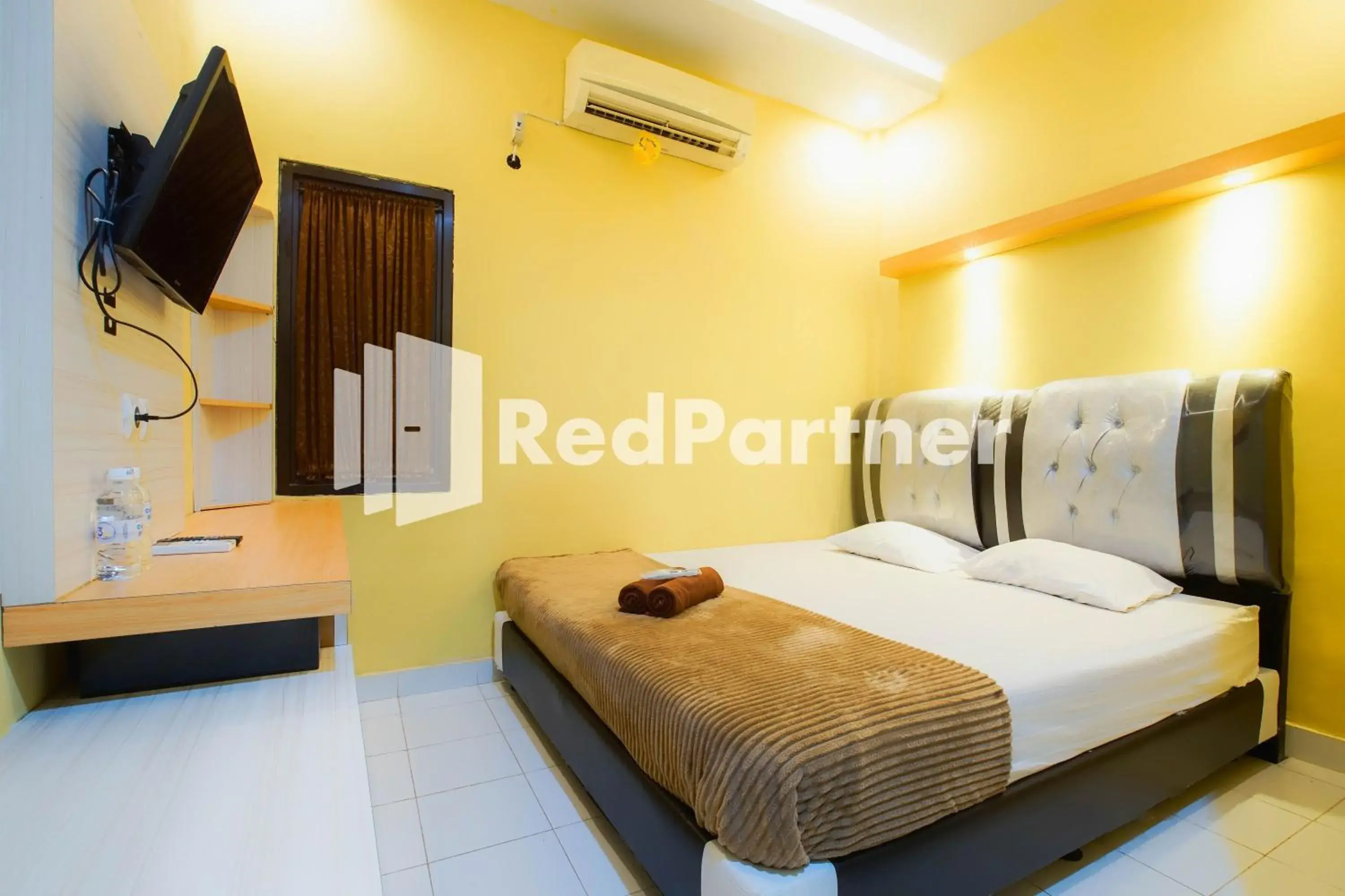 Standard Double Room in Hatta Guest House Syariah near Hayam Wuruk Jelutung Mitra RedDoorz Standard Double Room in Hatta Guest House Syariah near Hayam Wuruk Jelutung Mitra RedDoorz