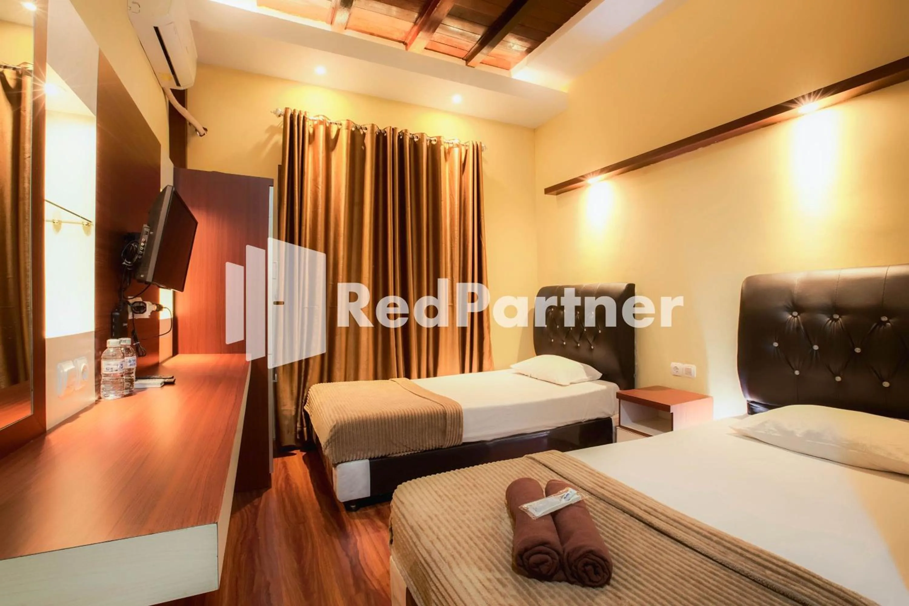 Bedroom, Bed in Hatta Guest House Syariah near Hayam Wuruk Jelutung Mitra RedDoorz