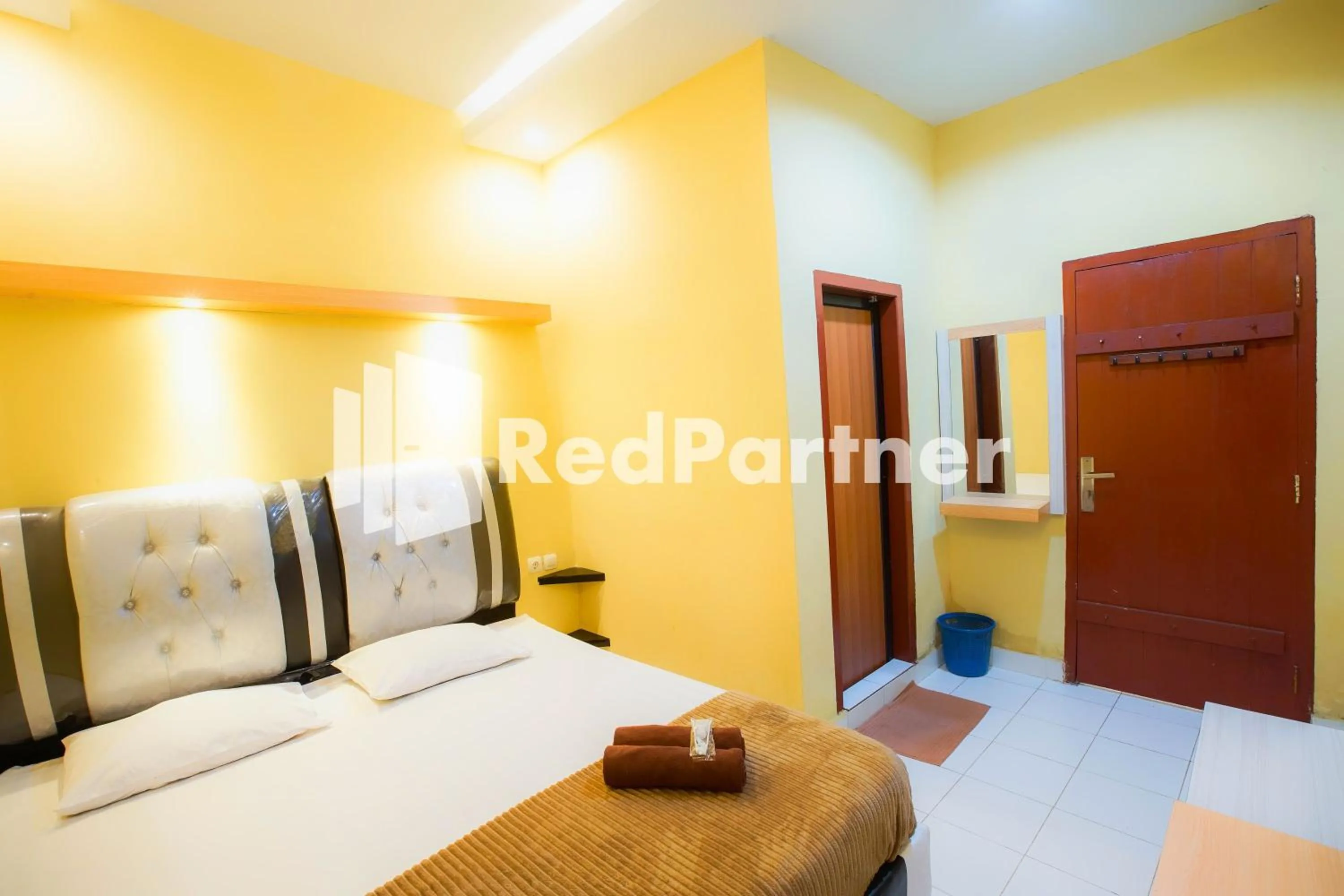 Bedroom, Bed in Hatta Guest House Syariah near Hayam Wuruk Jelutung Mitra RedDoorz