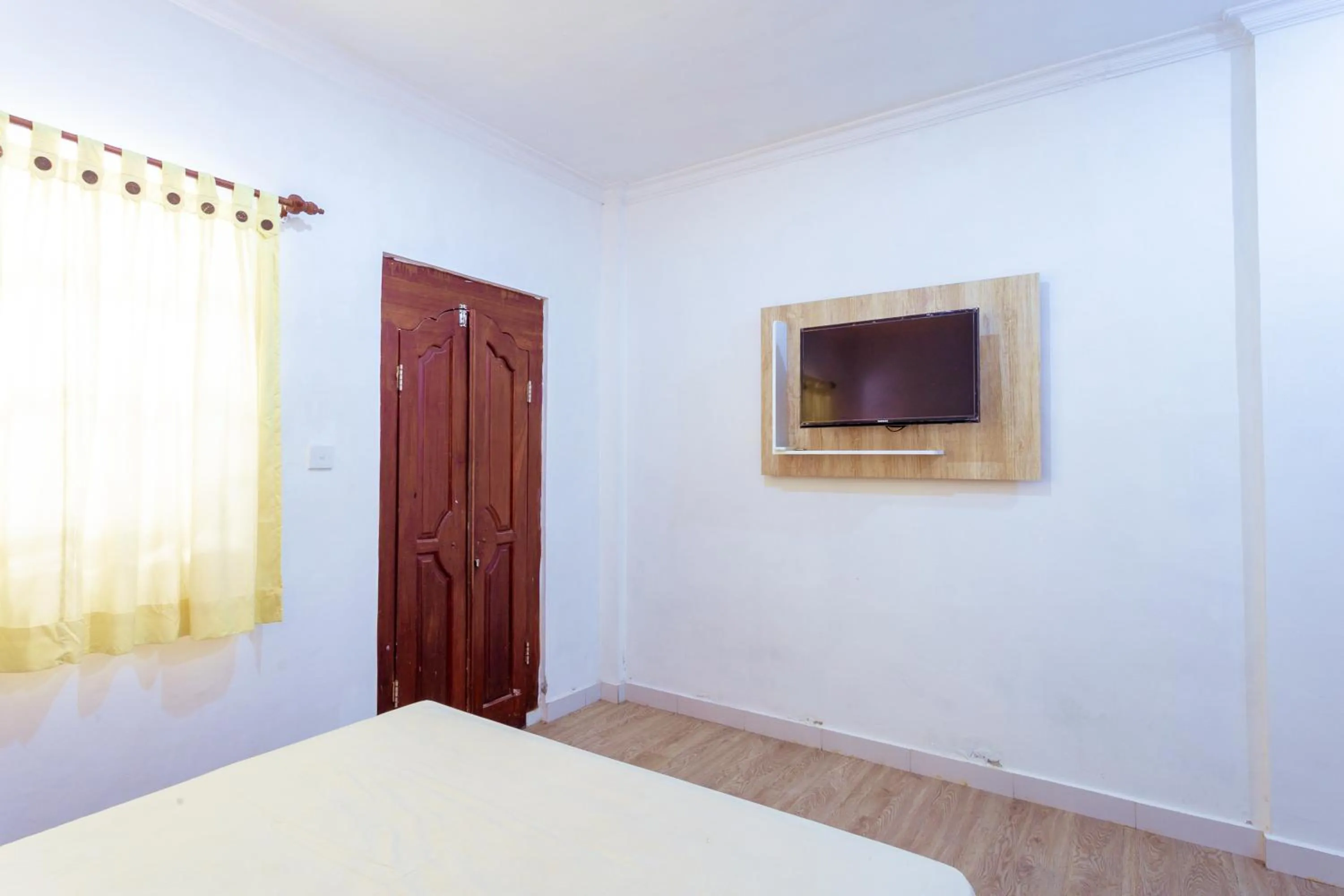 Bedroom, Bed in Segara Sadhu Inn Kuta by ecommerceloka