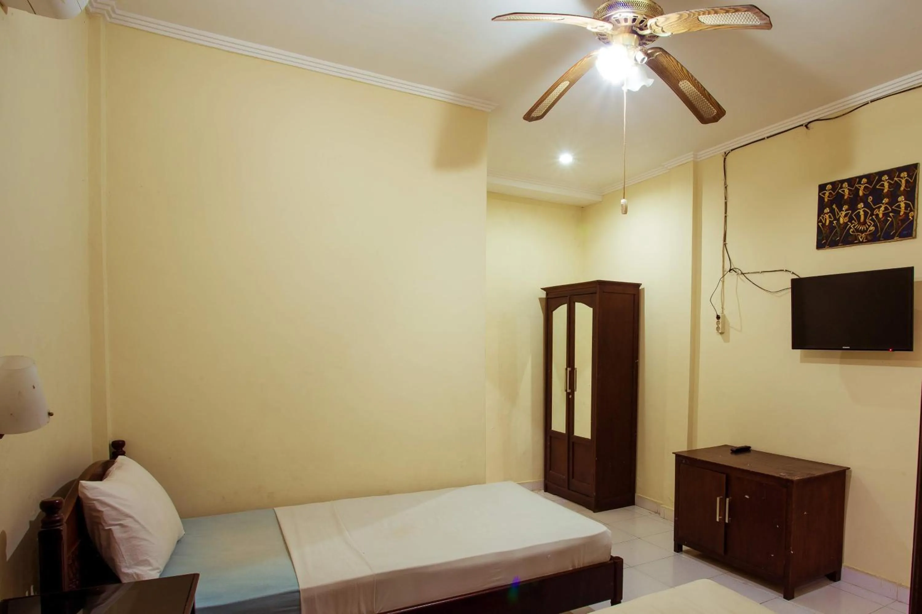 Bed in Segara Sadhu Inn Kuta by ecommerceloka