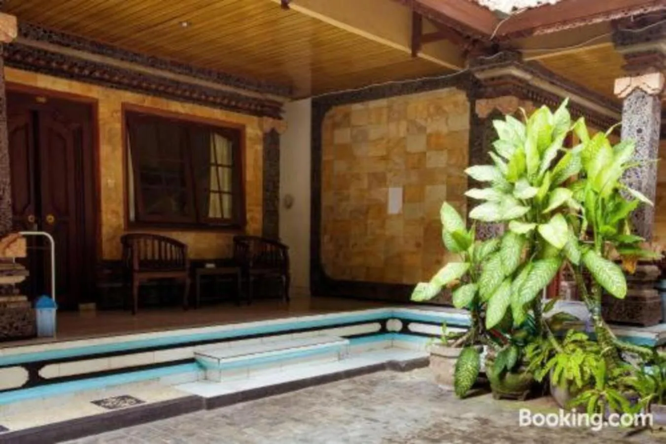 Patio in Segara Sadhu Inn Kuta by ecommerceloka