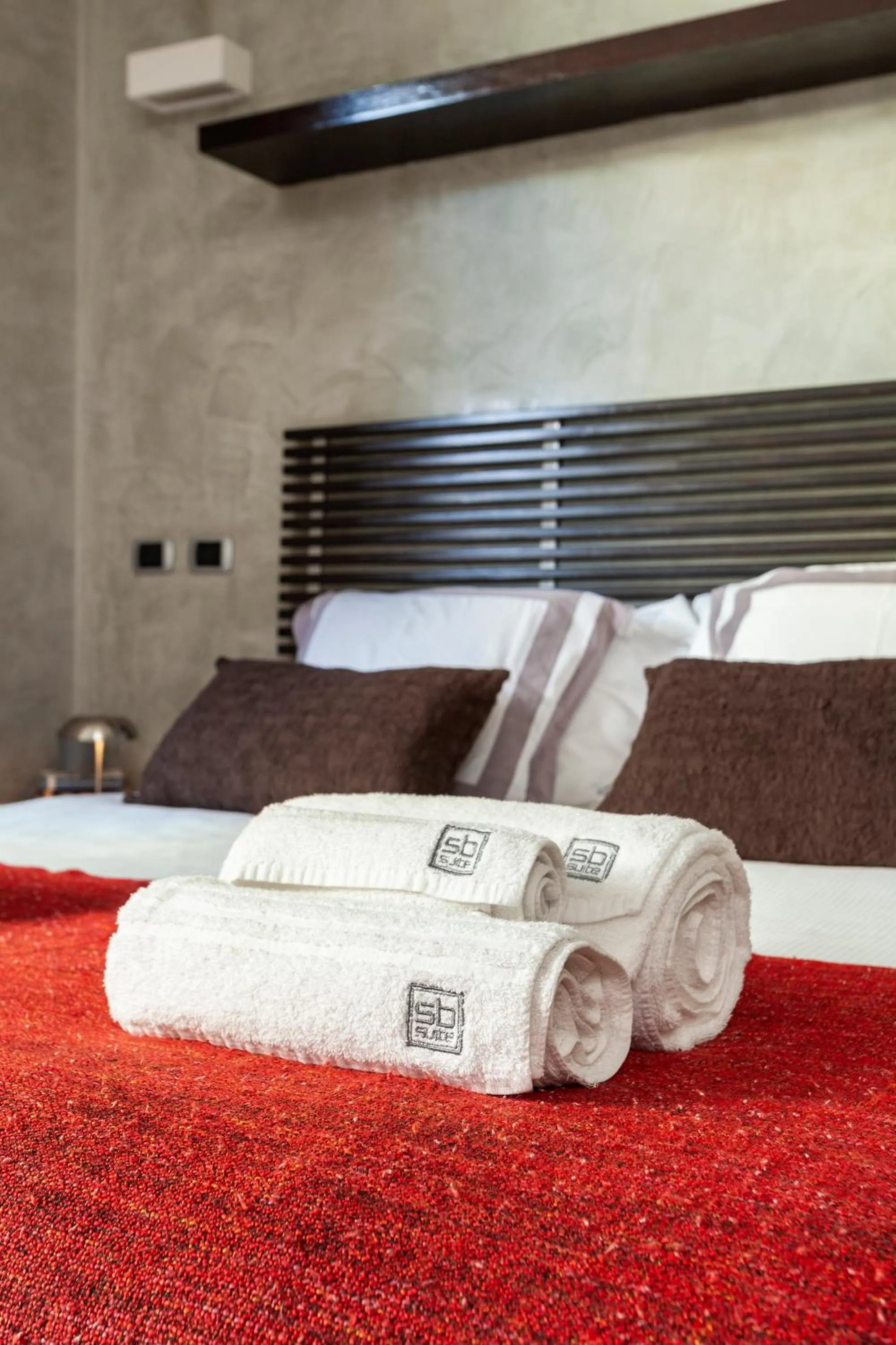 Decorative detail, Bed in San Babila Suite