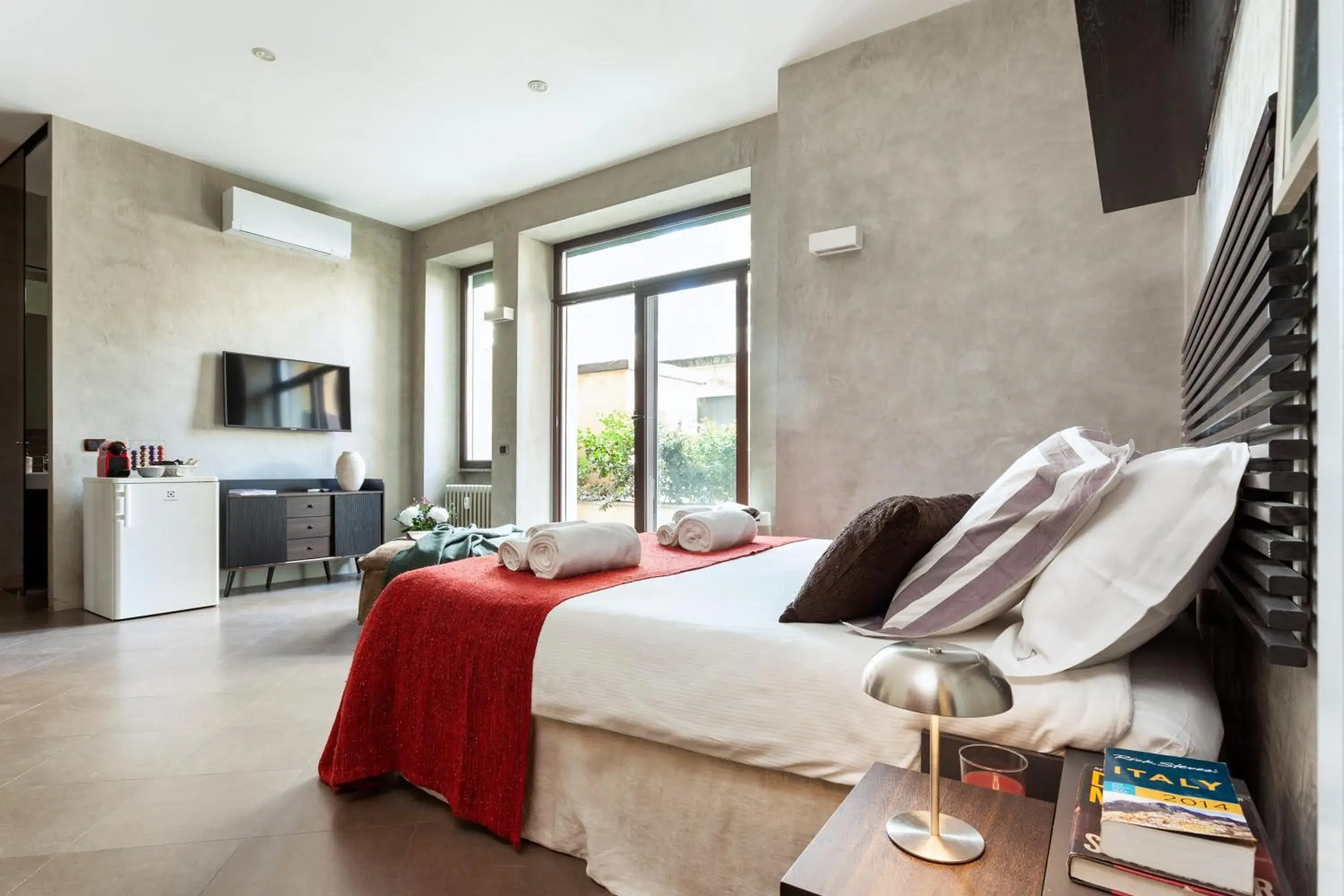 Facade/entrance, Bed in San Babila Suite Facade/entrance, Bed in San Babila Suite