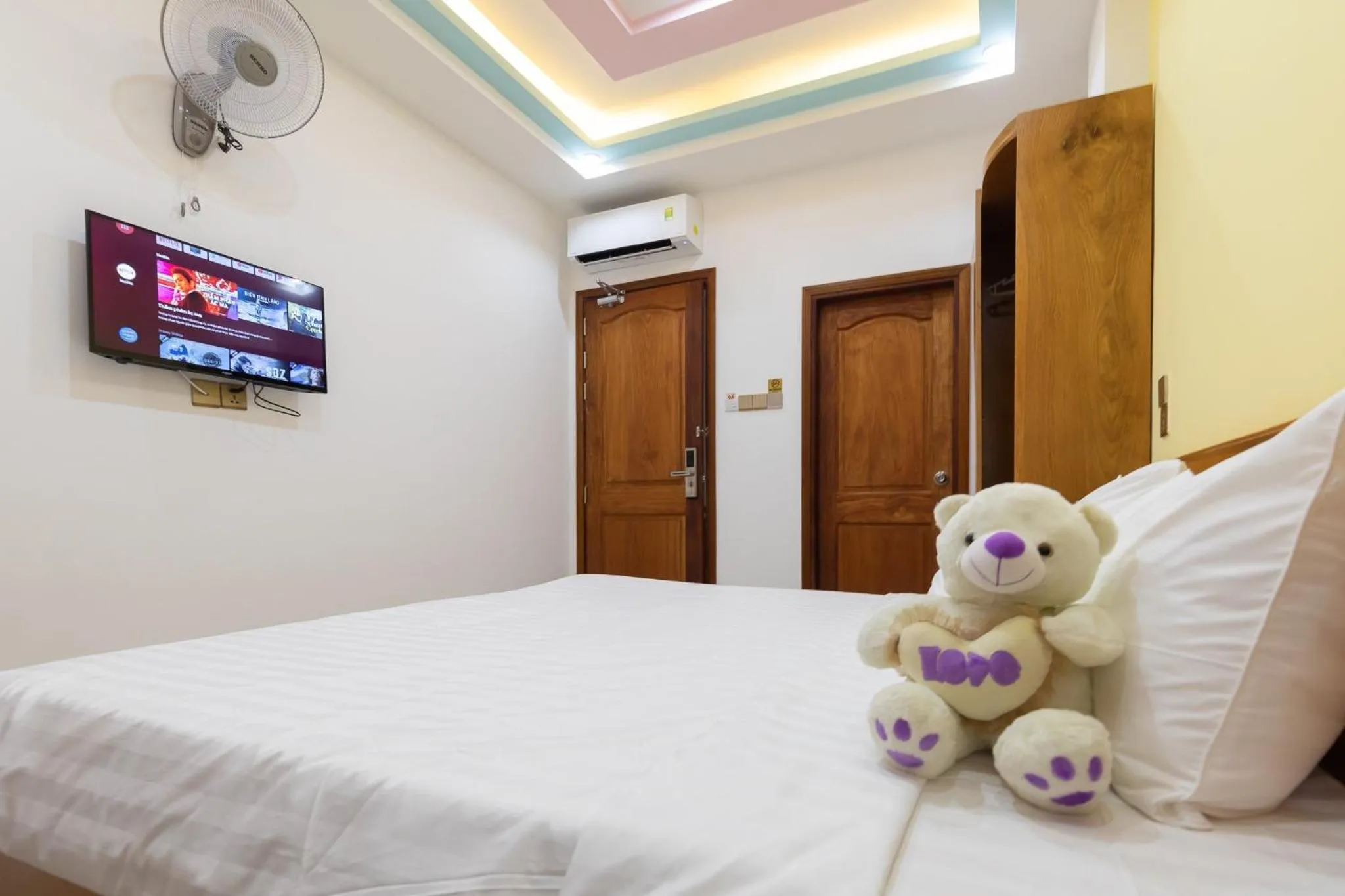 Bed in 26 Topaz Hotel