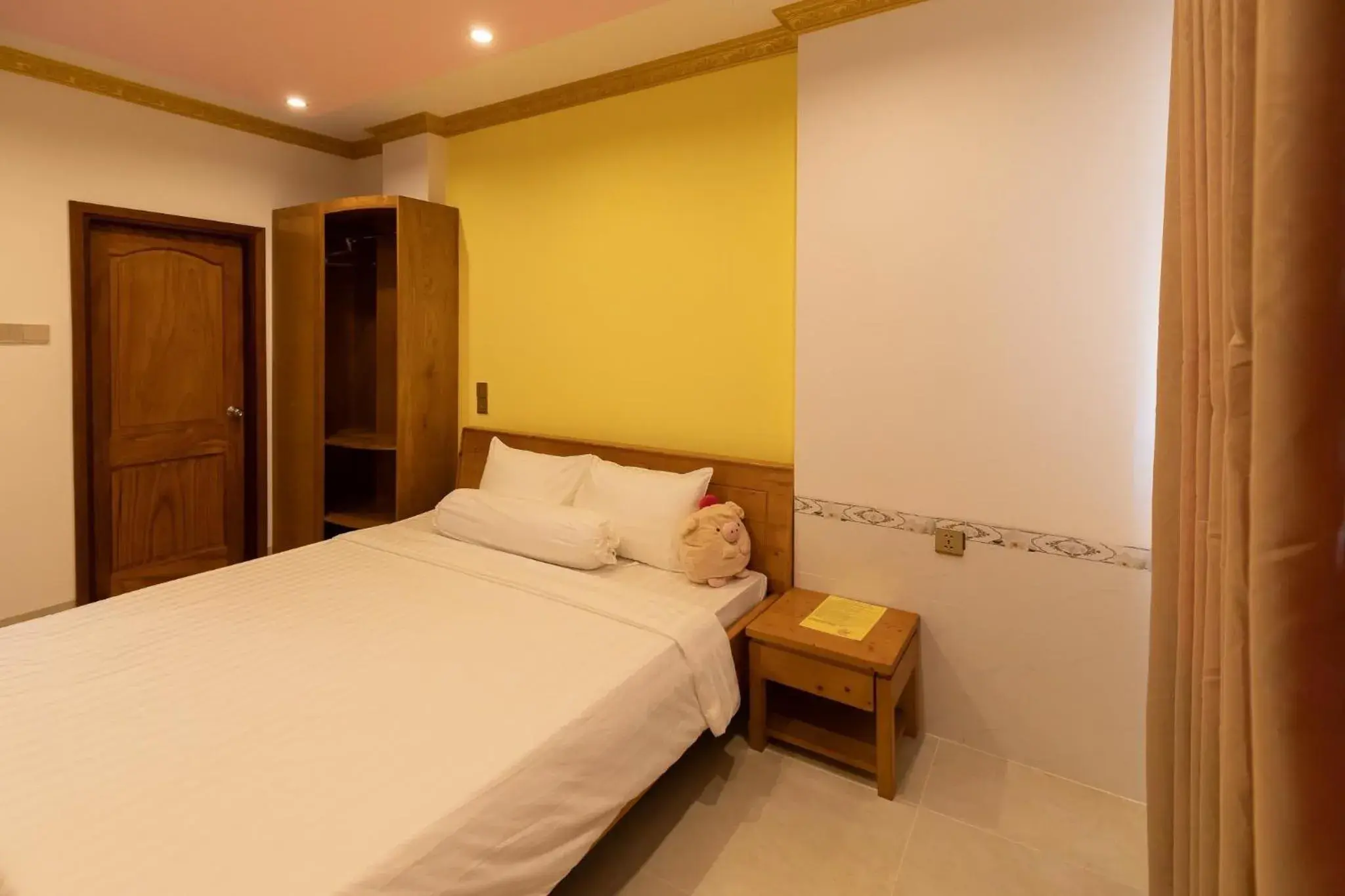 Bed in 26 Topaz Hotel Bed in 26 Topaz Hotel