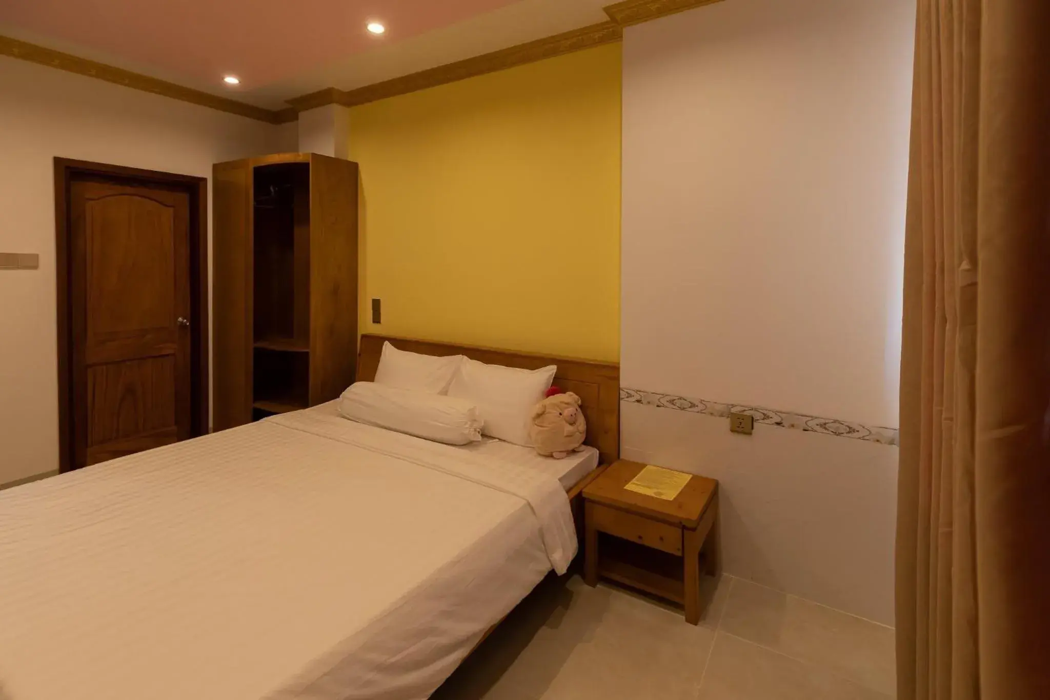 Bed in 26 Topaz Hotel Bed in 26 Topaz Hotel