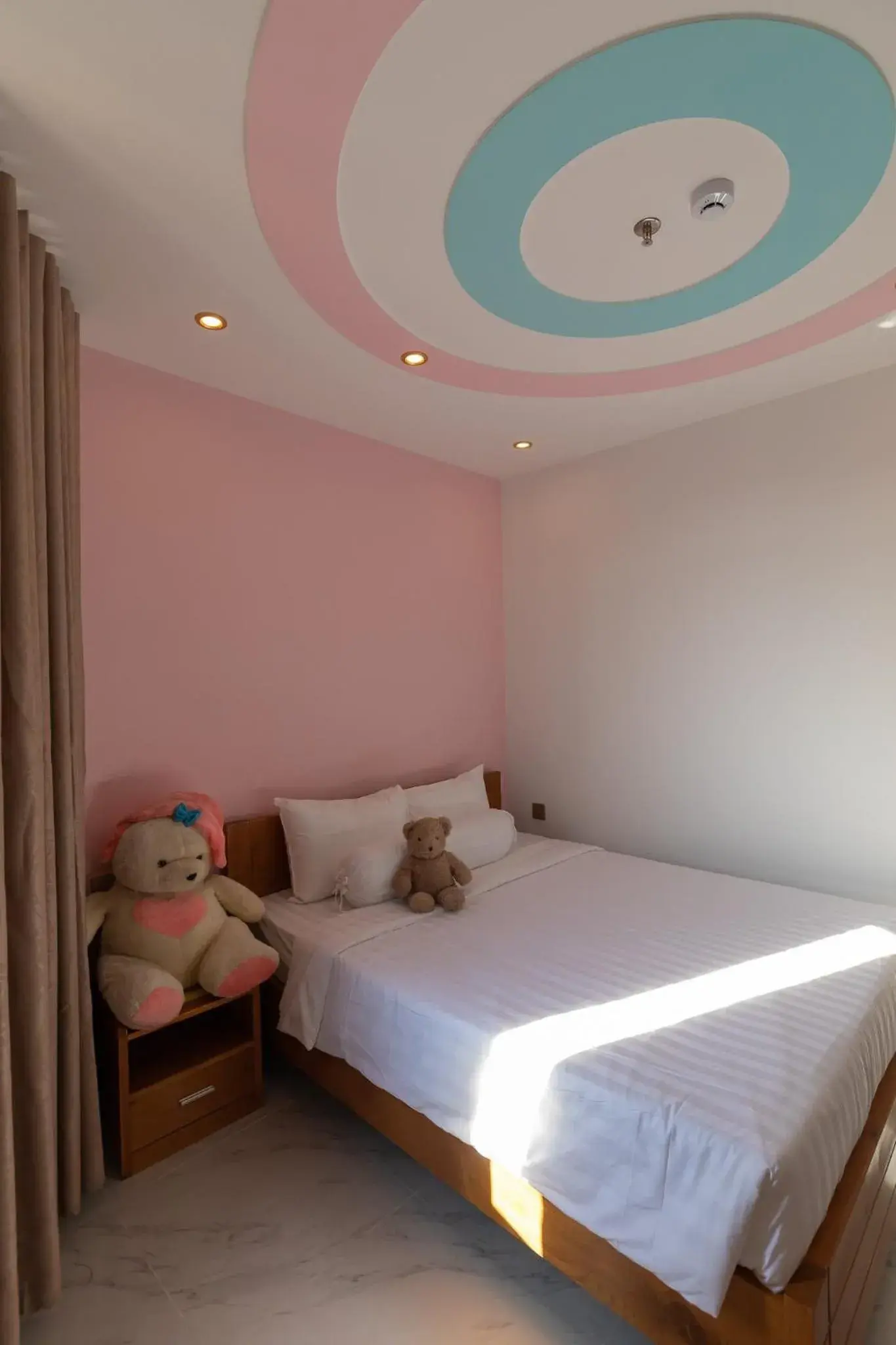 Bed in 26 Topaz Hotel Bed in 26 Topaz Hotel