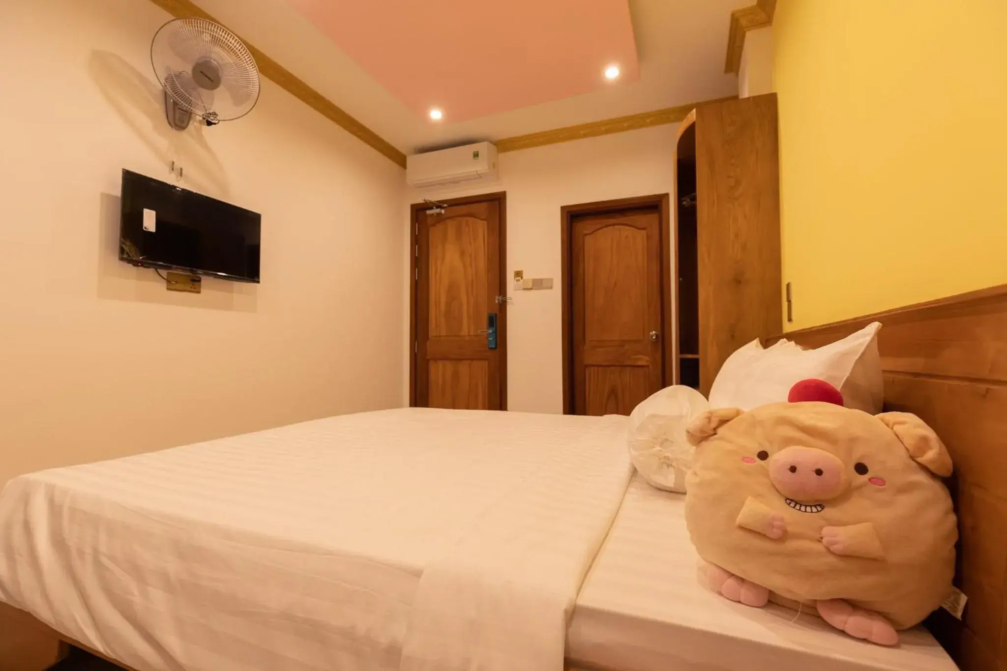 Bed in 26 Topaz Hotel Bed in 26 Topaz Hotel