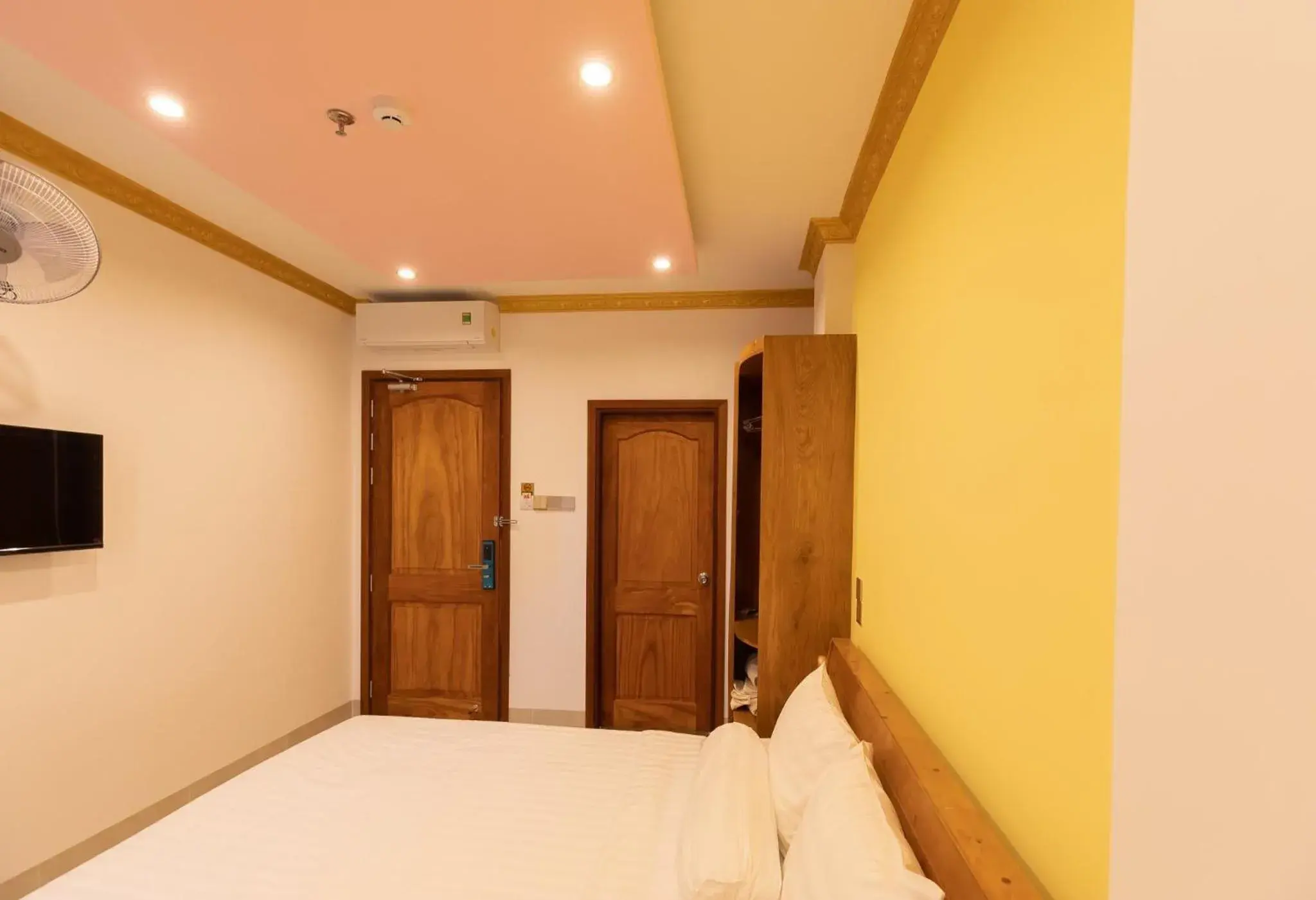 Bed in 26 Topaz Hotel Bed in 26 Topaz Hotel