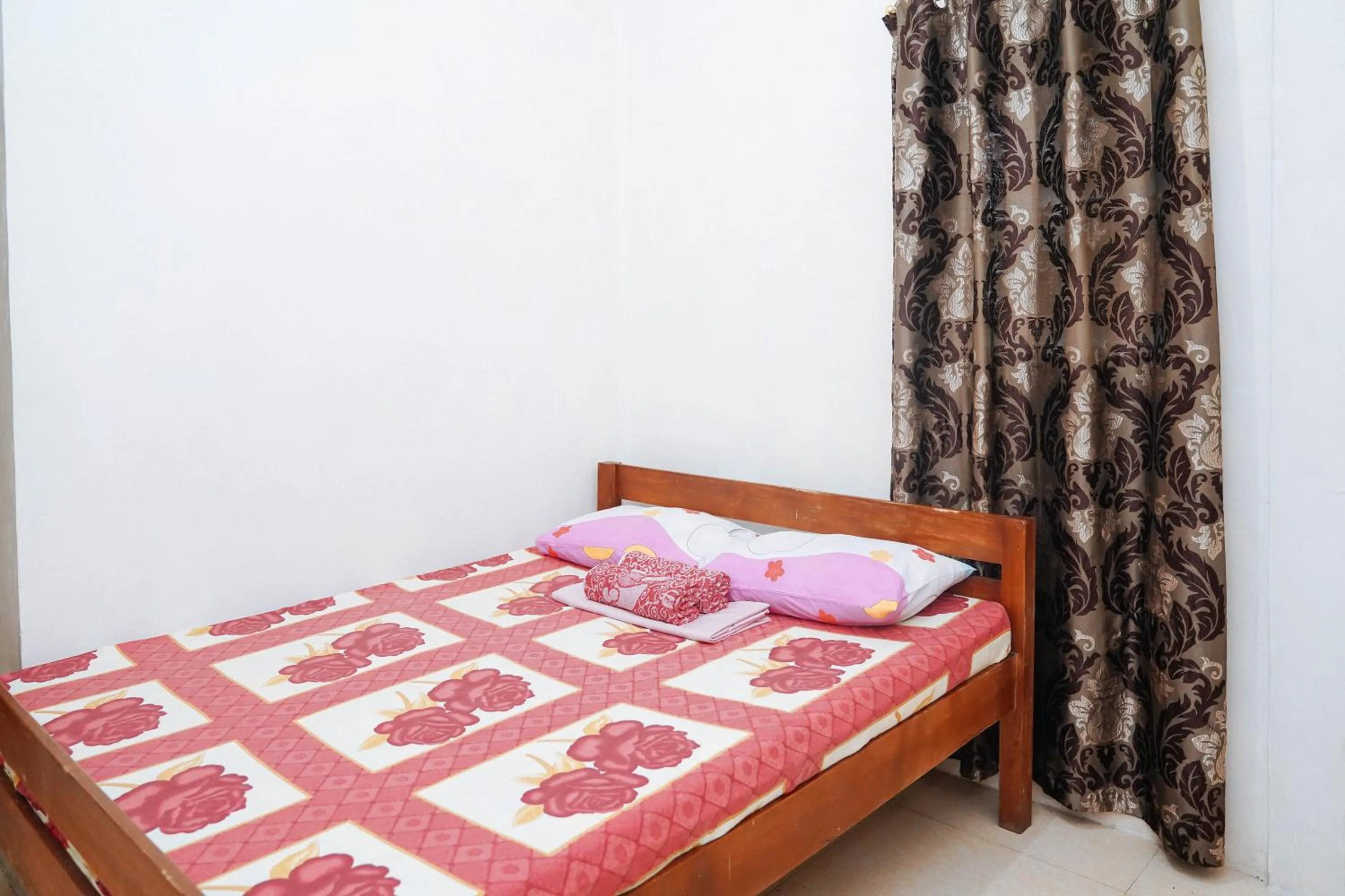 Bedroom, Bed in C Star Travellers Inn