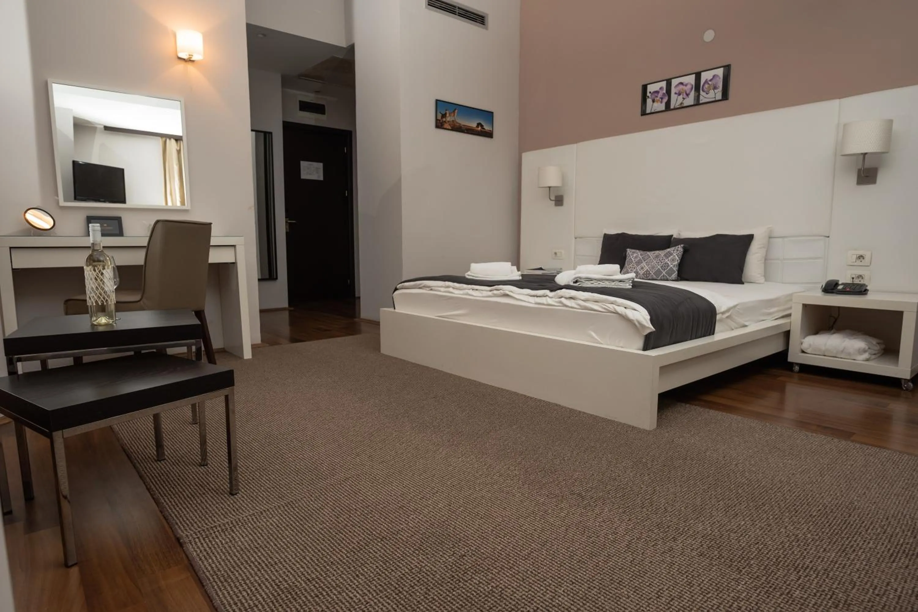 Photo of the whole room, Bed in Hotel Dolce International